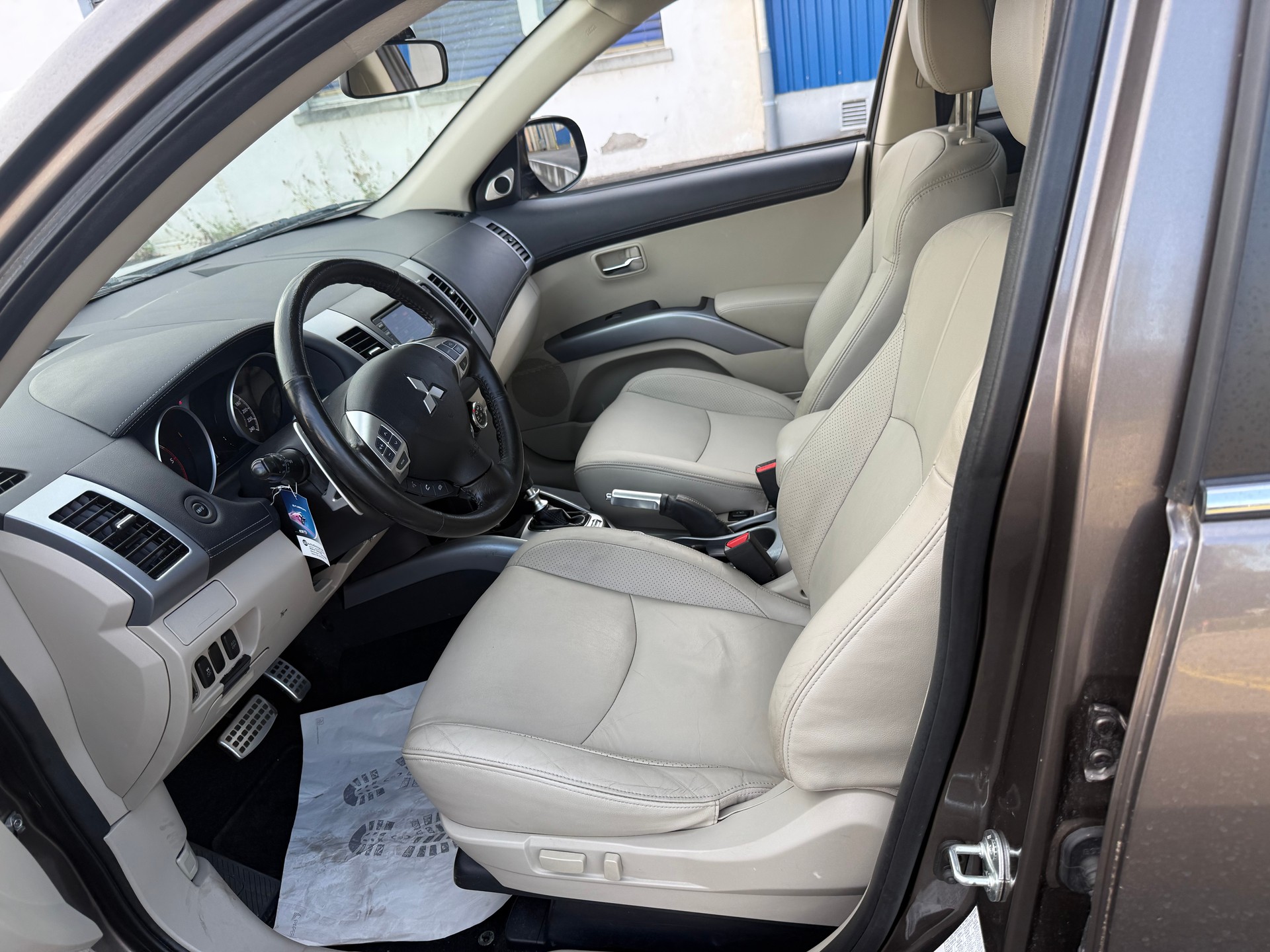 MITSUBISHI Outlander 2.2 DID Intense 4WD TC-SST-image-9