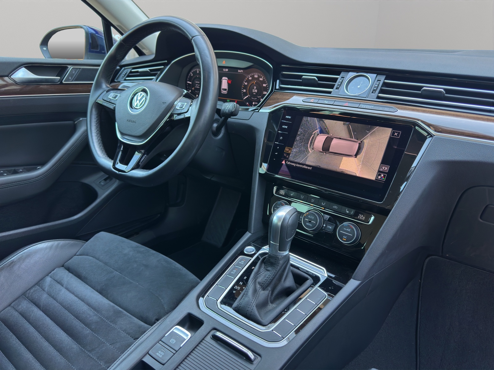 VW Passat Variant 2.0 TDI SCR BMT Highline DSG-image-11