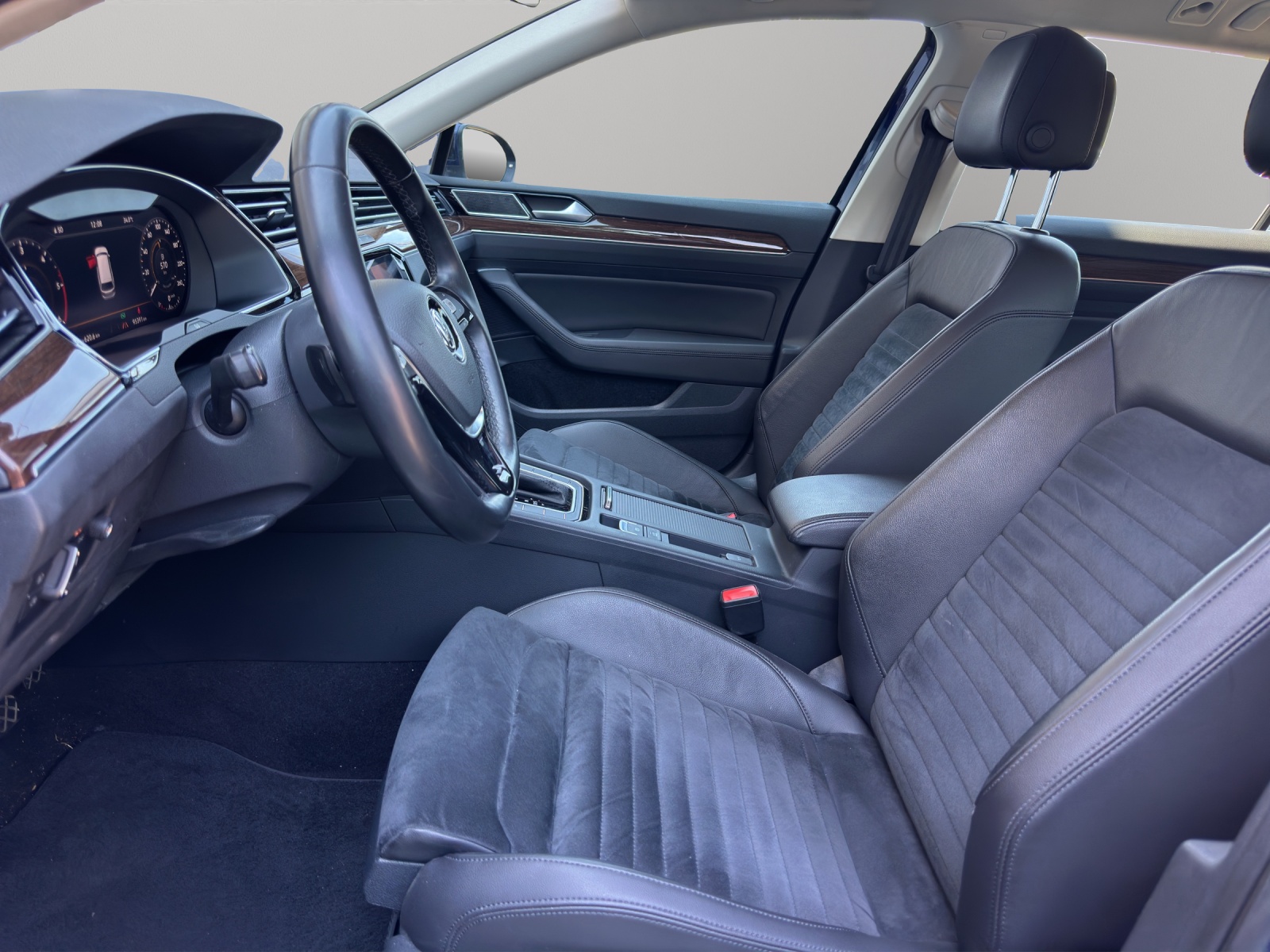 VW Passat Variant 2.0 TDI SCR BMT Highline DSG-image-8