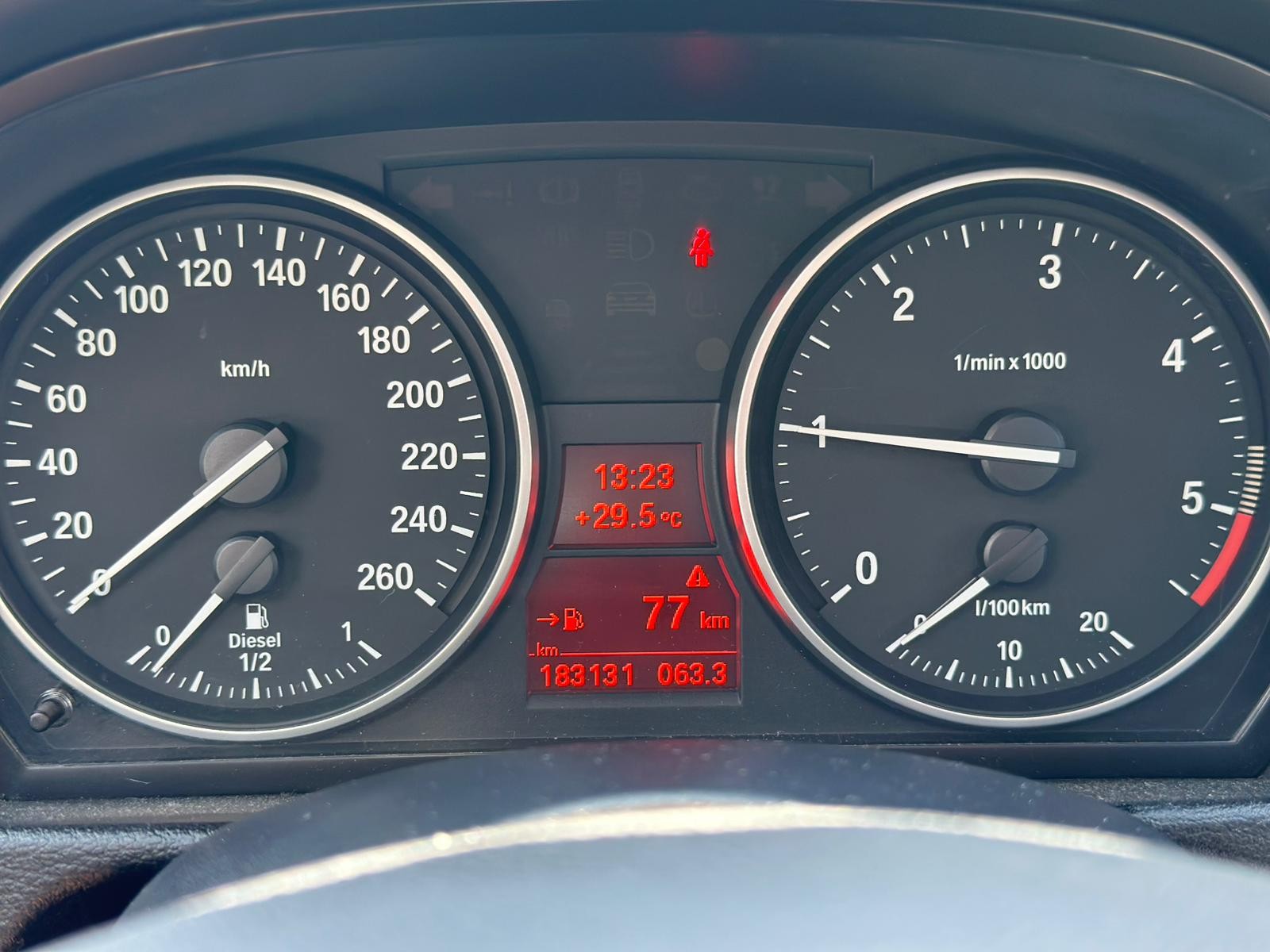 BMW X1 xDrive 18d-image-12
