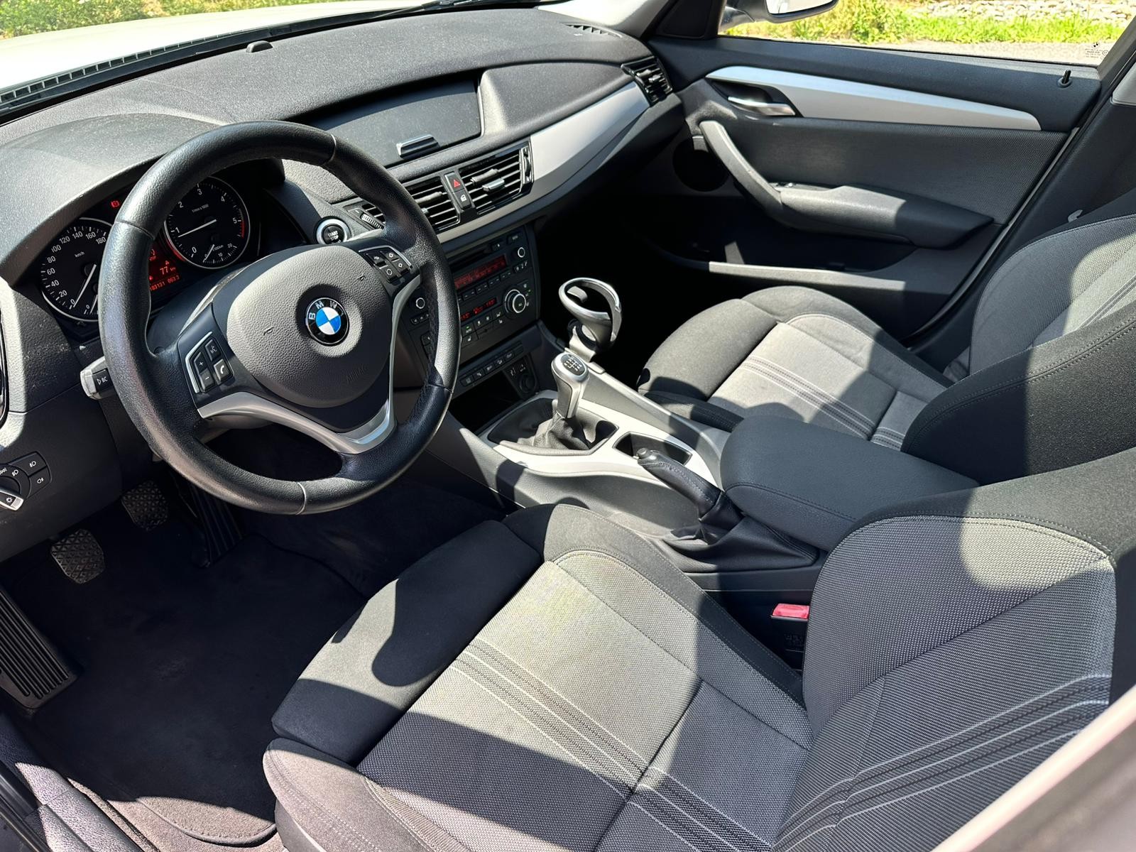 BMW X1 xDrive 18d-image-10