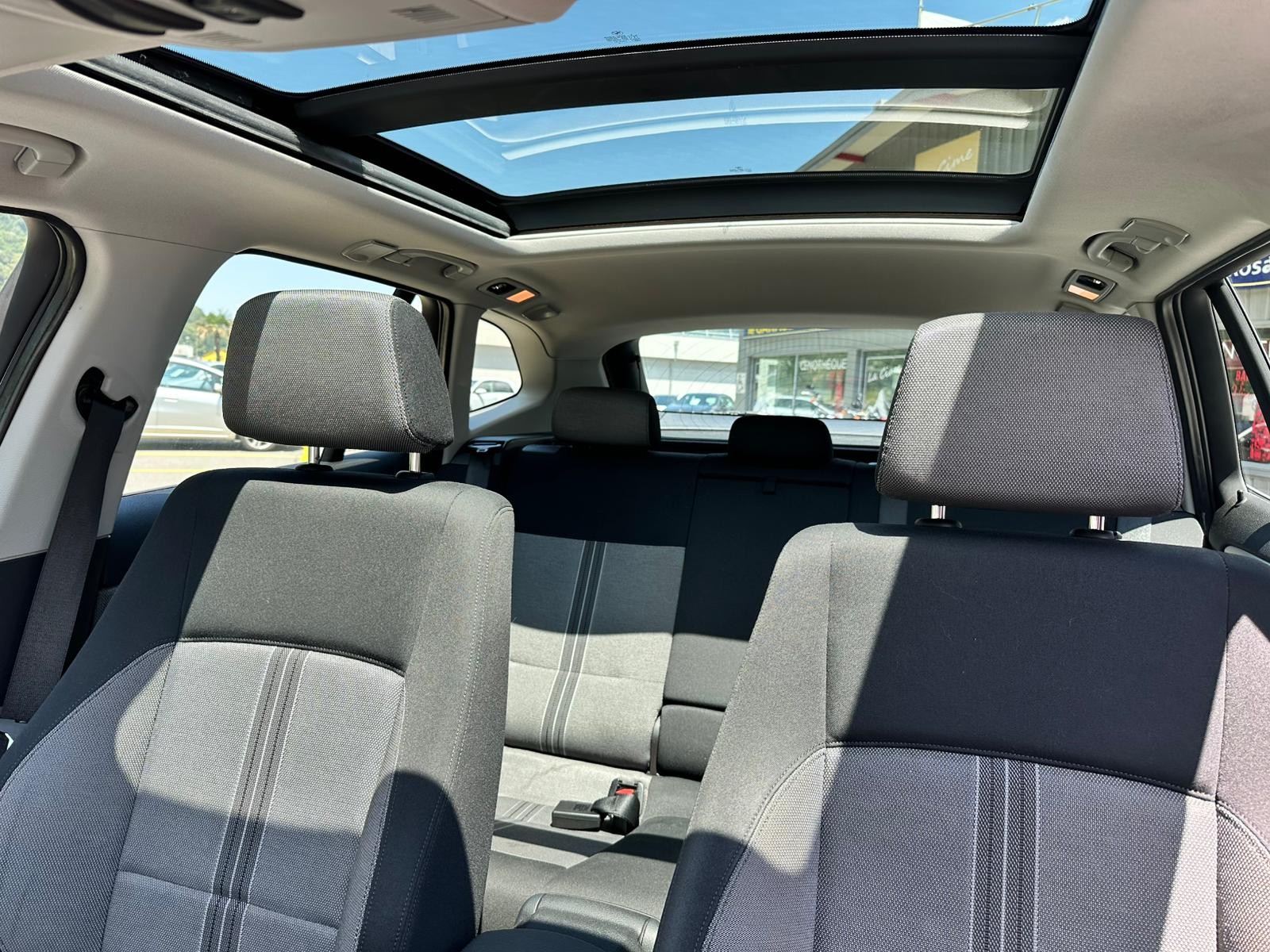 BMW X1 xDrive 18d-image-15