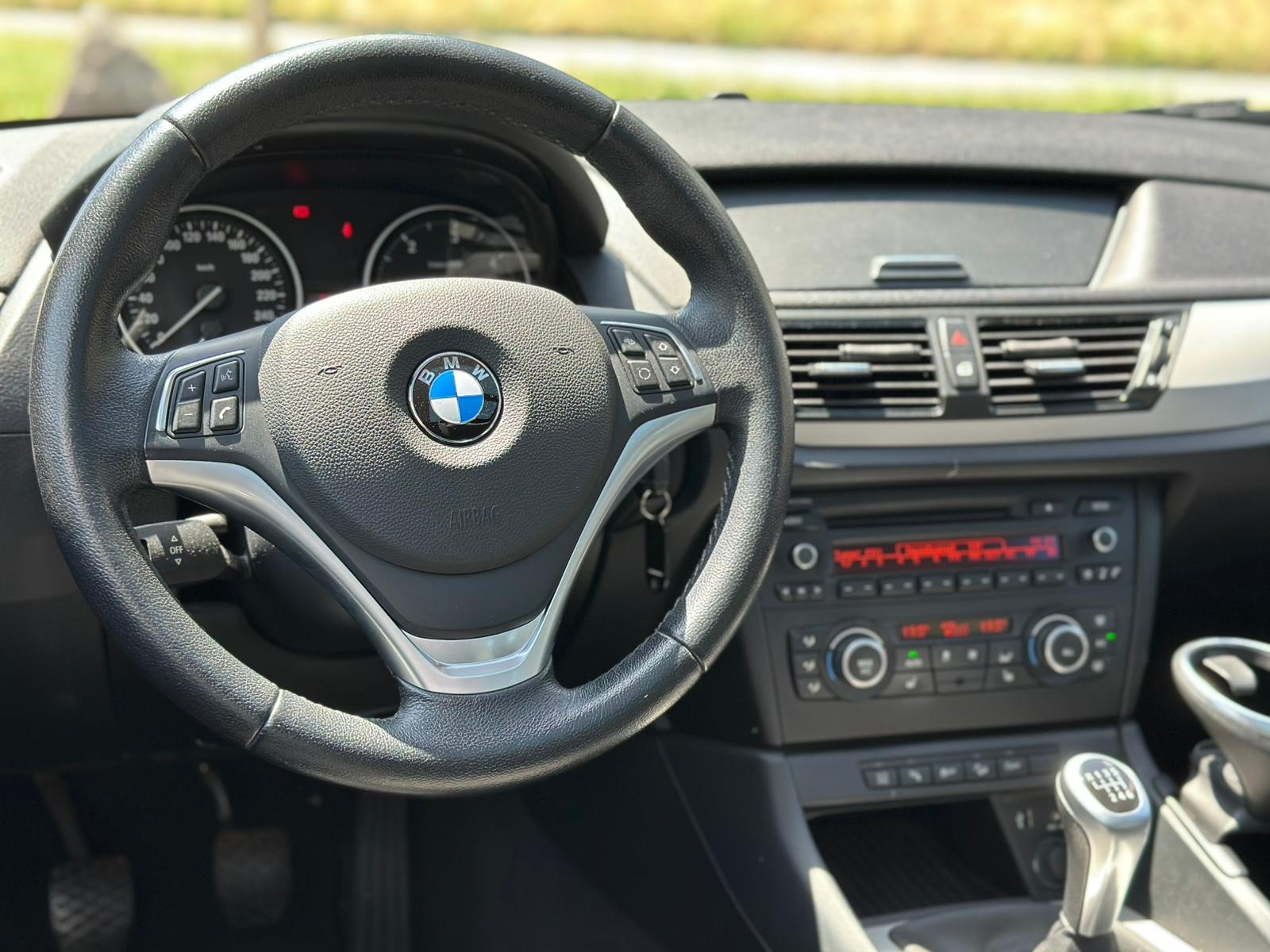BMW X1 xDrive 18d-image-9