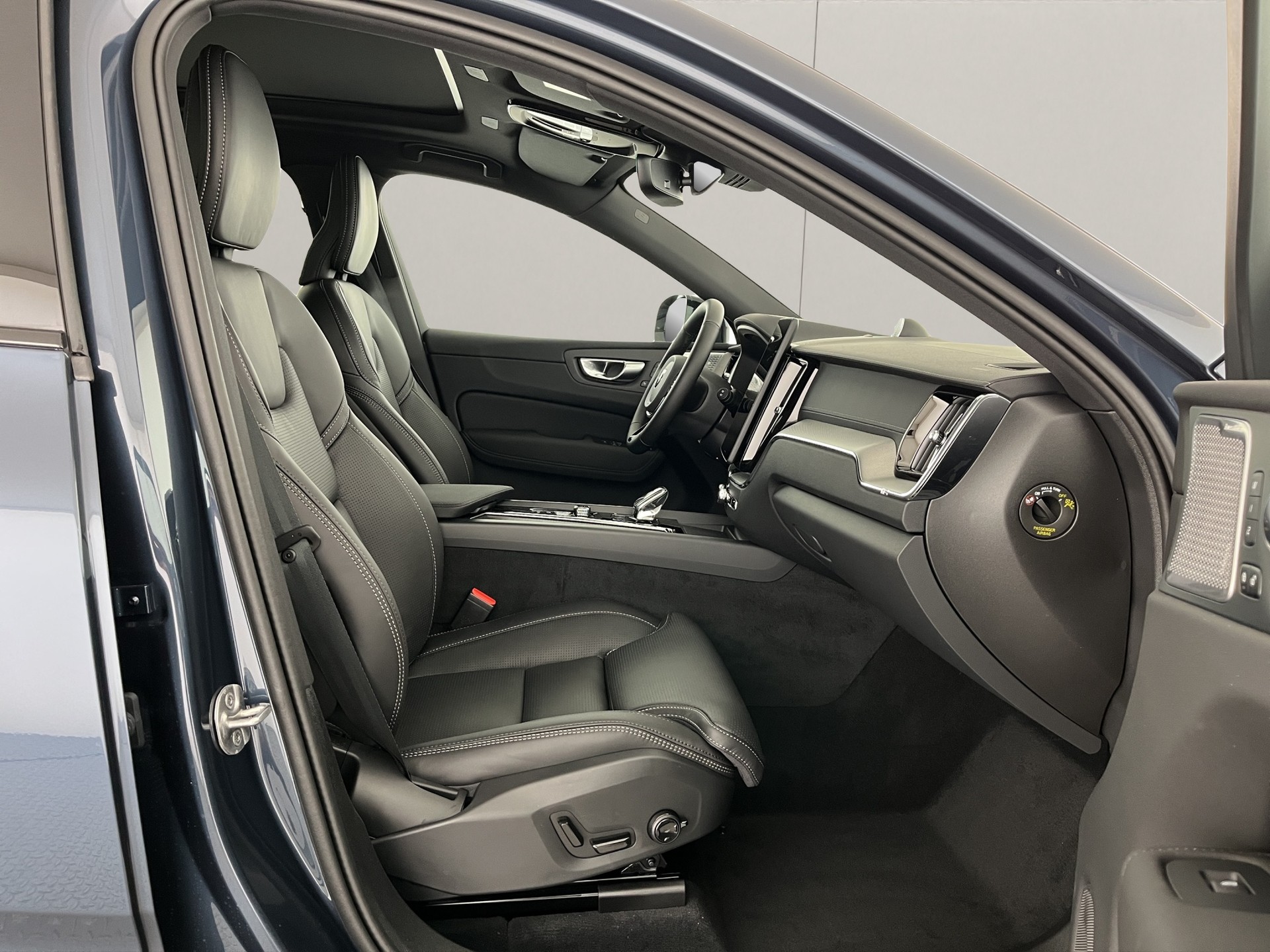 VOLVO XC60 2.0 T8 TE Black Edition eAWD-image-12