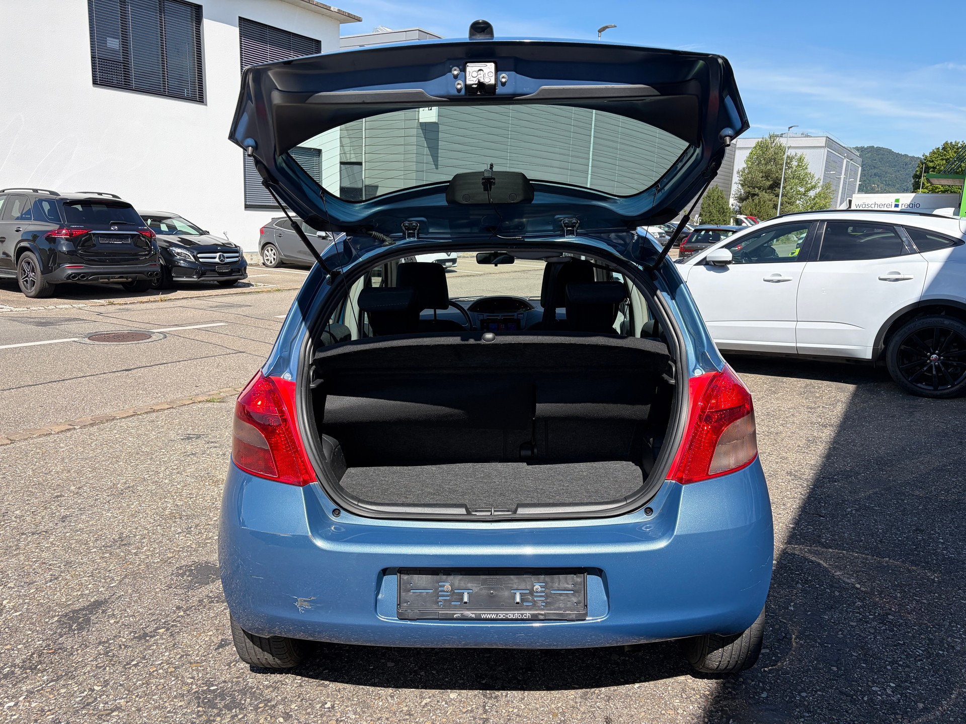 TOYOTA Yaris 1.3 Linea Sol-image-16