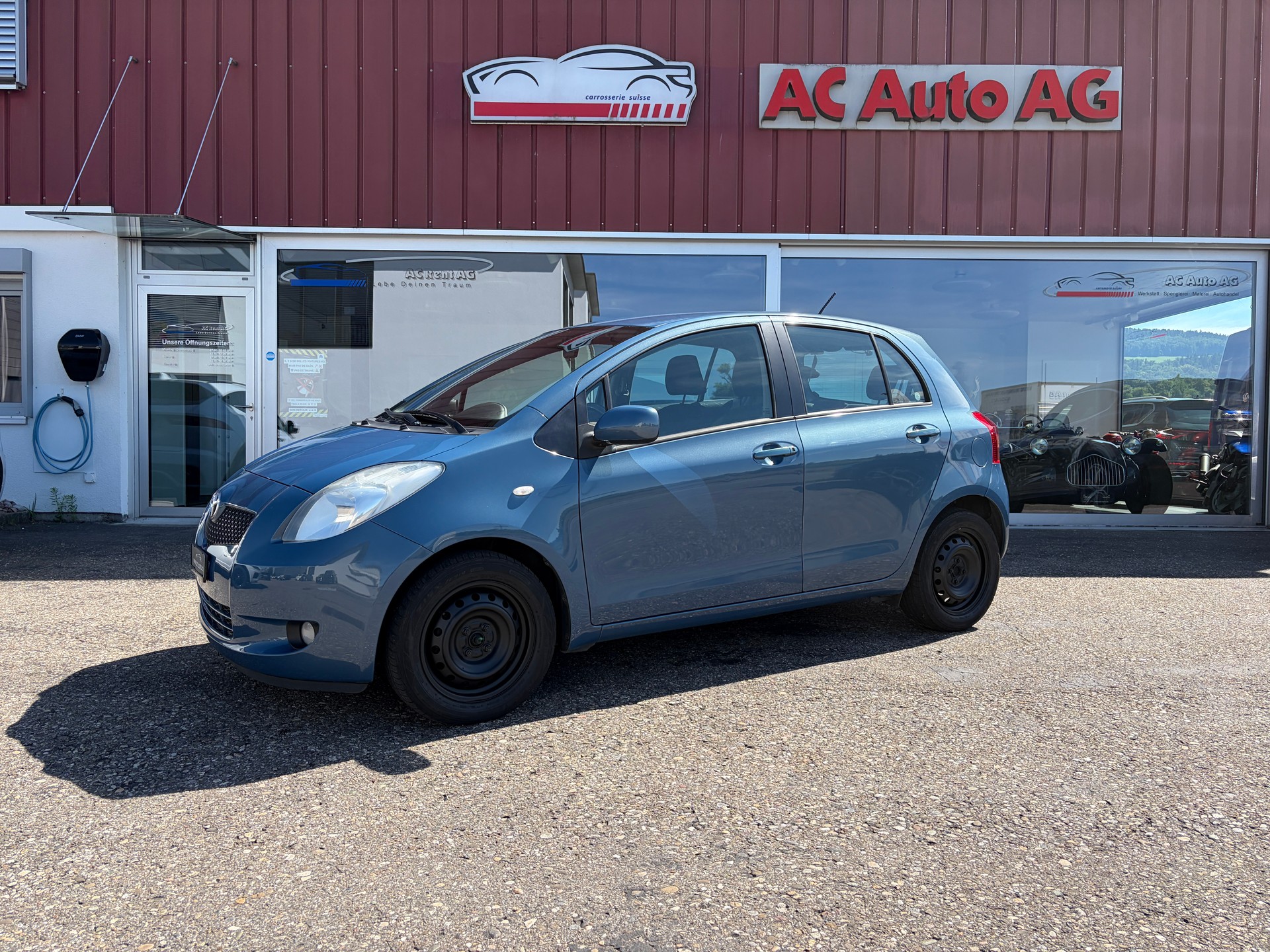 TOYOTA Yaris 1.3 Linea Sol-image-0
