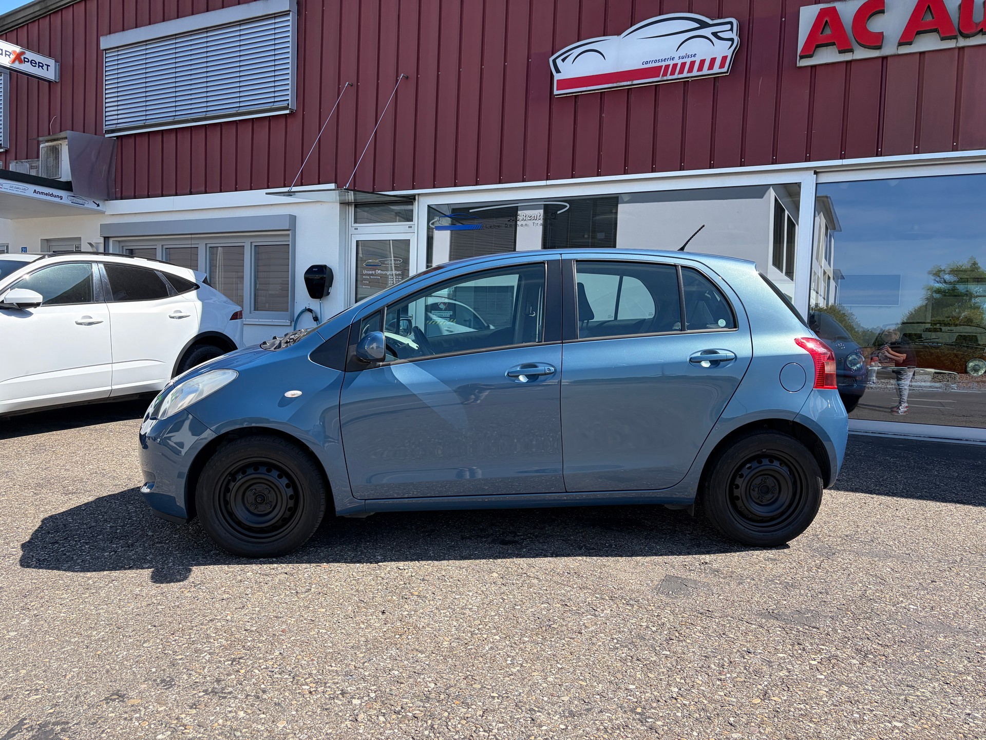 TOYOTA Yaris 1.3 Linea Sol-image-2