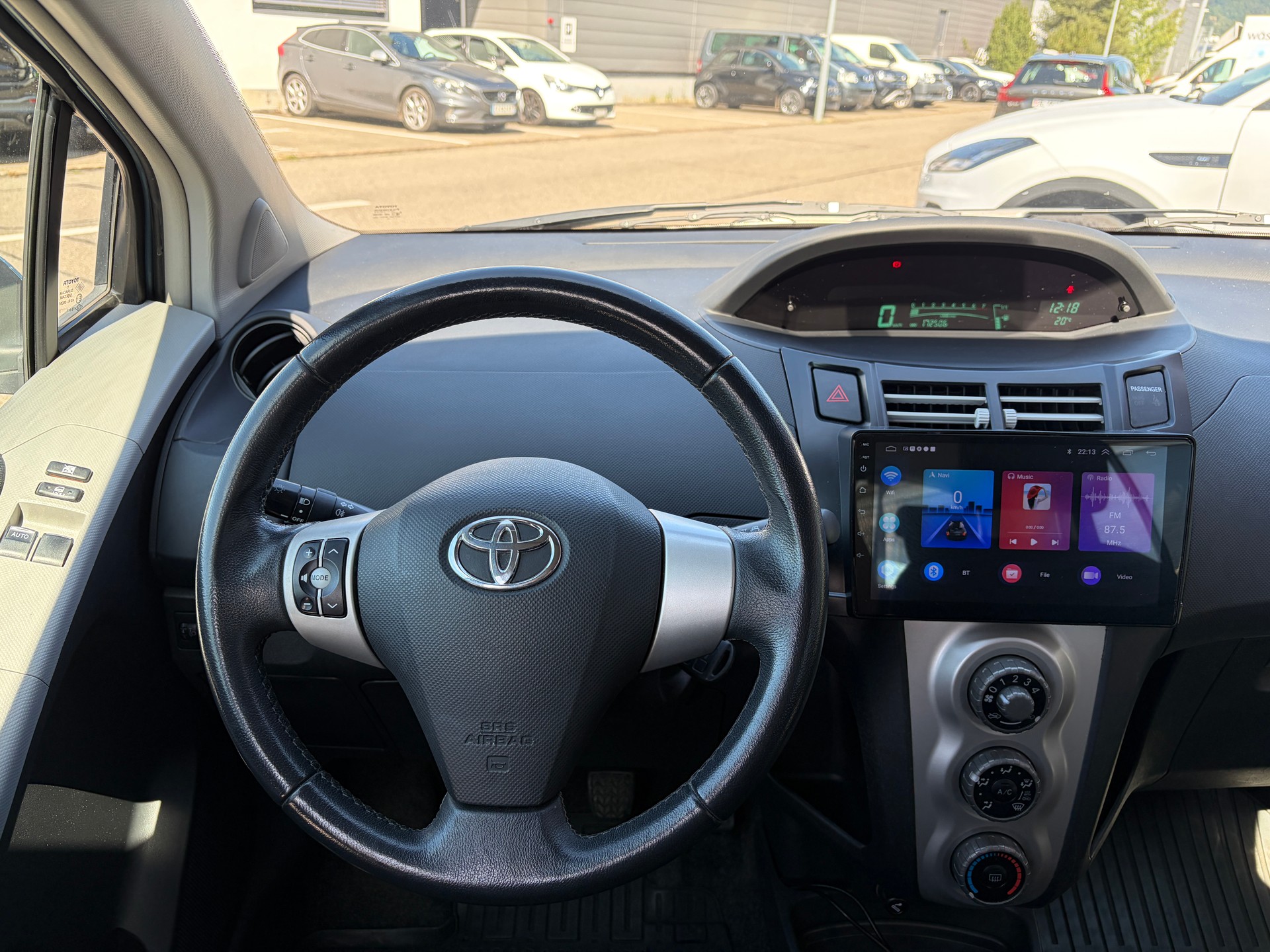 TOYOTA Yaris 1.3 Linea Sol-image-9