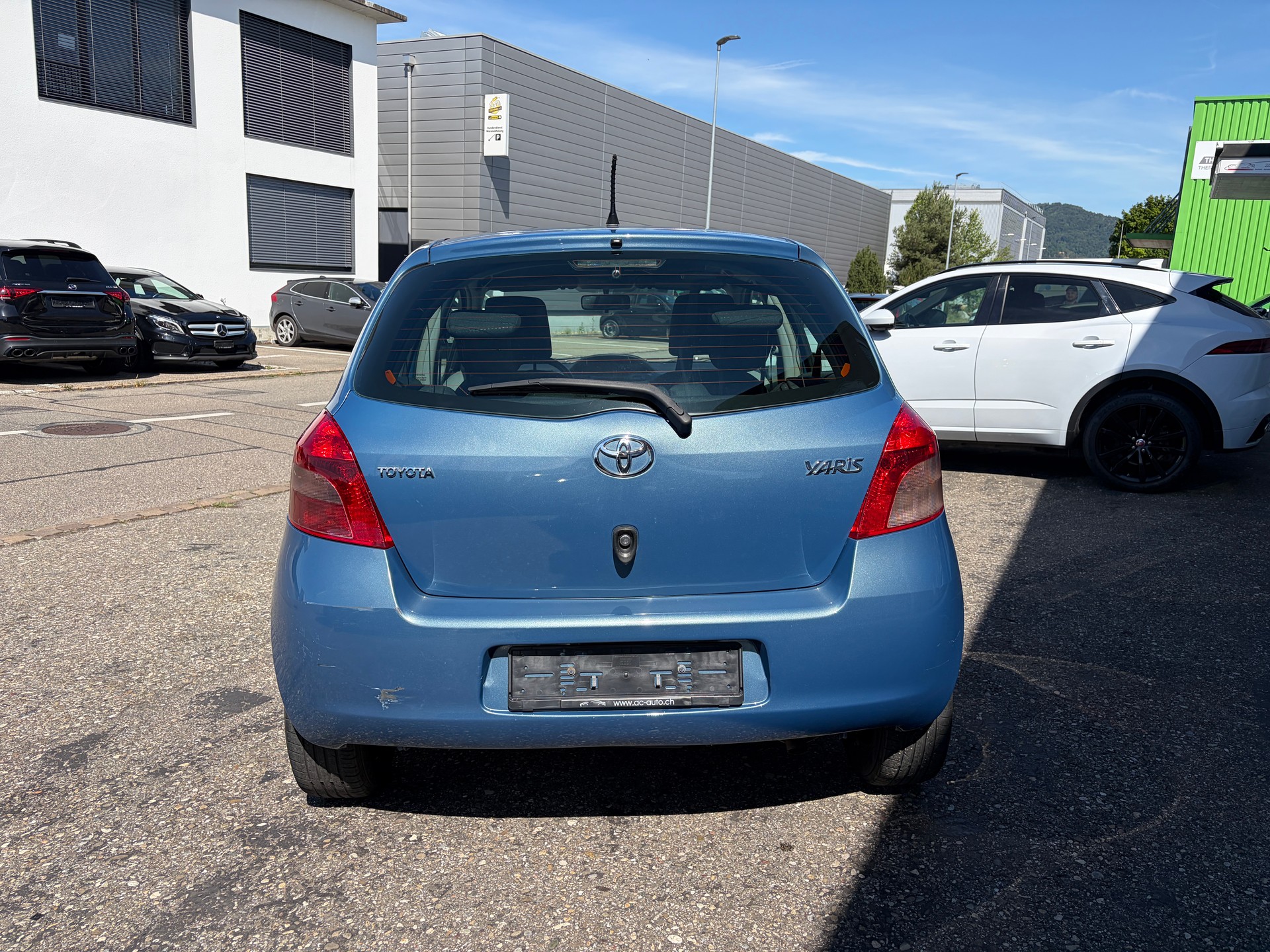 TOYOTA Yaris 1.3 Linea Sol-image-4