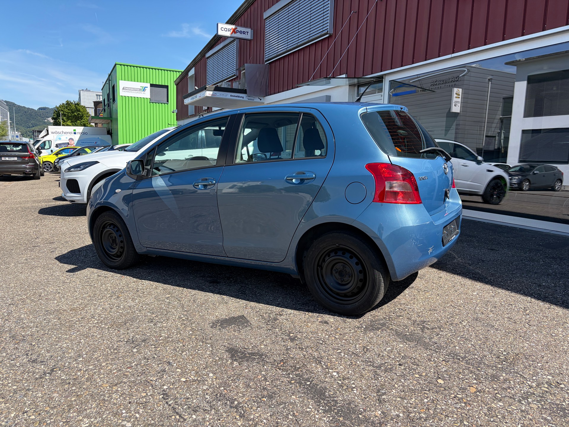 TOYOTA Yaris 1.3 Linea Sol-image-3