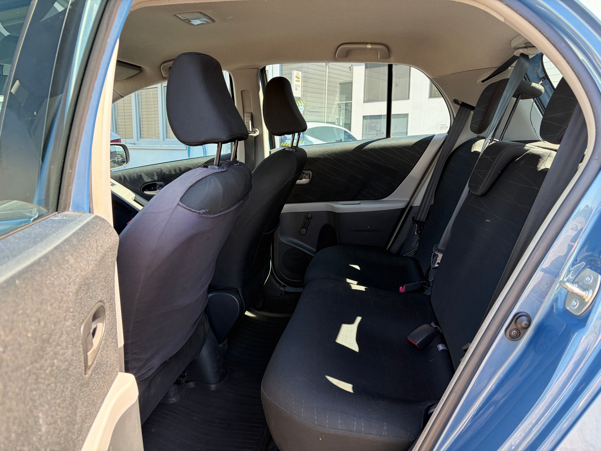 TOYOTA Yaris 1.3 Linea Sol-image-15