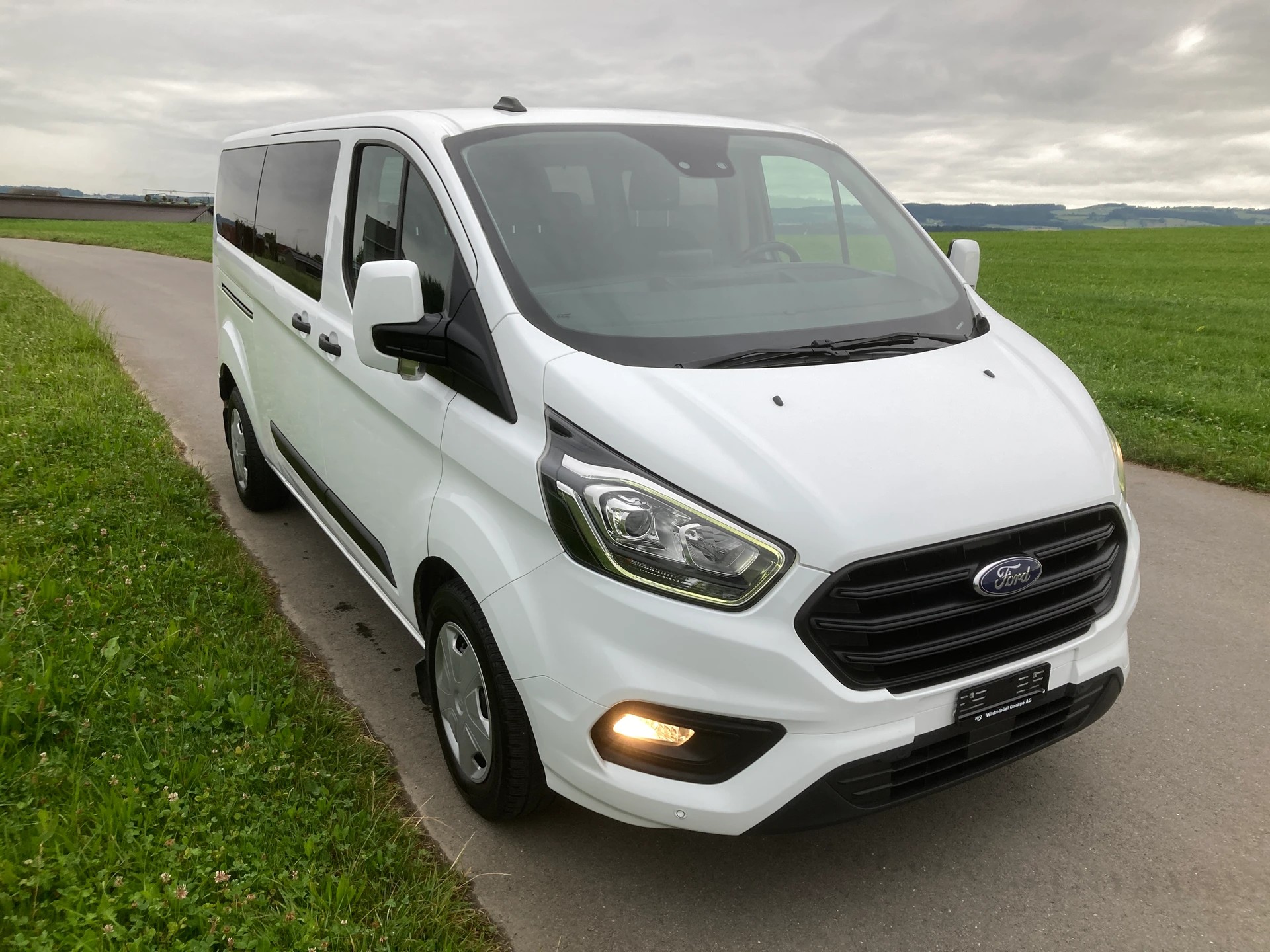 FORD Transit Custom 320 L1H1 Trend 9 Sitzer-image-1