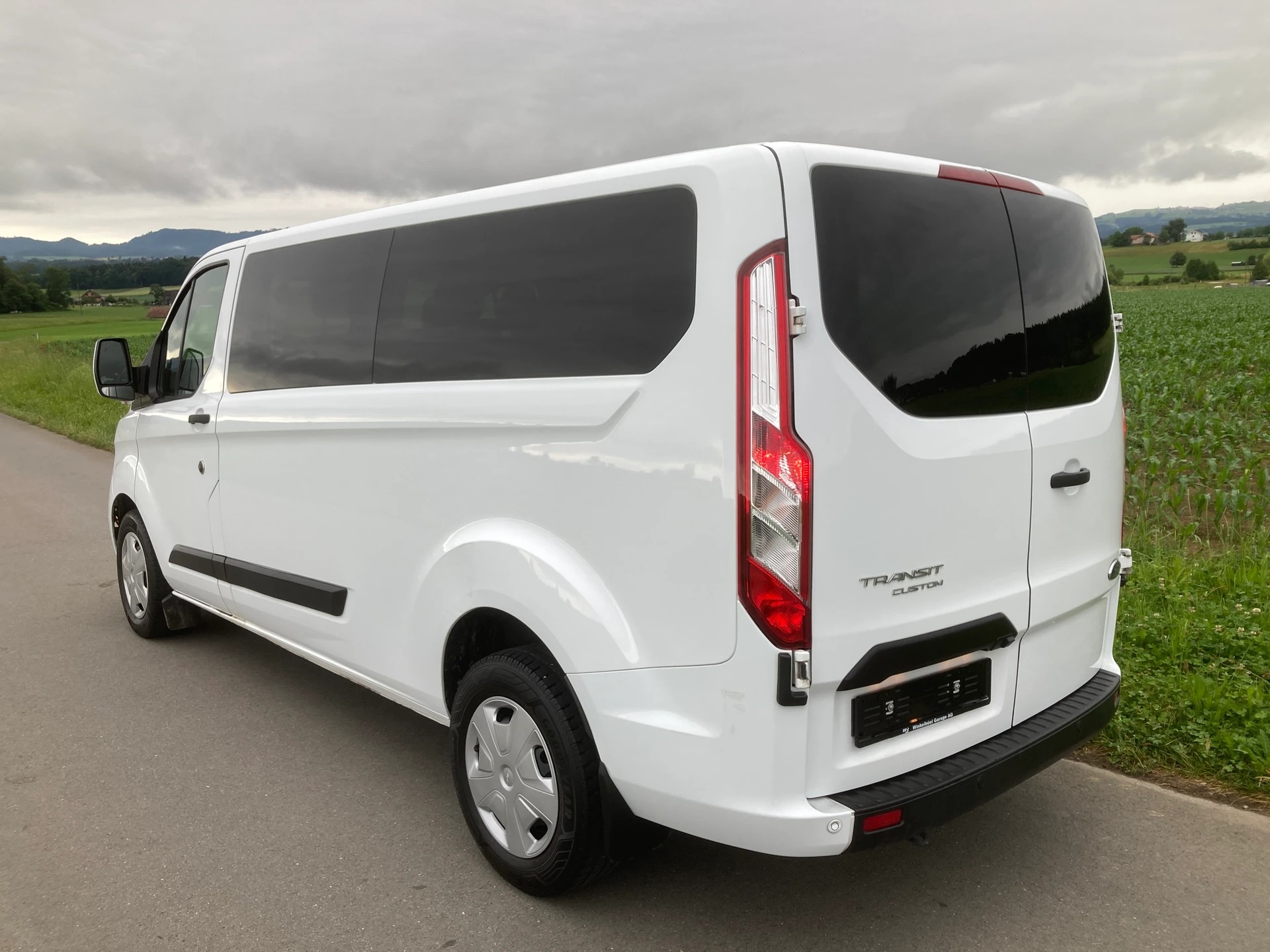 FORD Transit Custom 320 L1H1 Trend 9 Sitzer-image-3