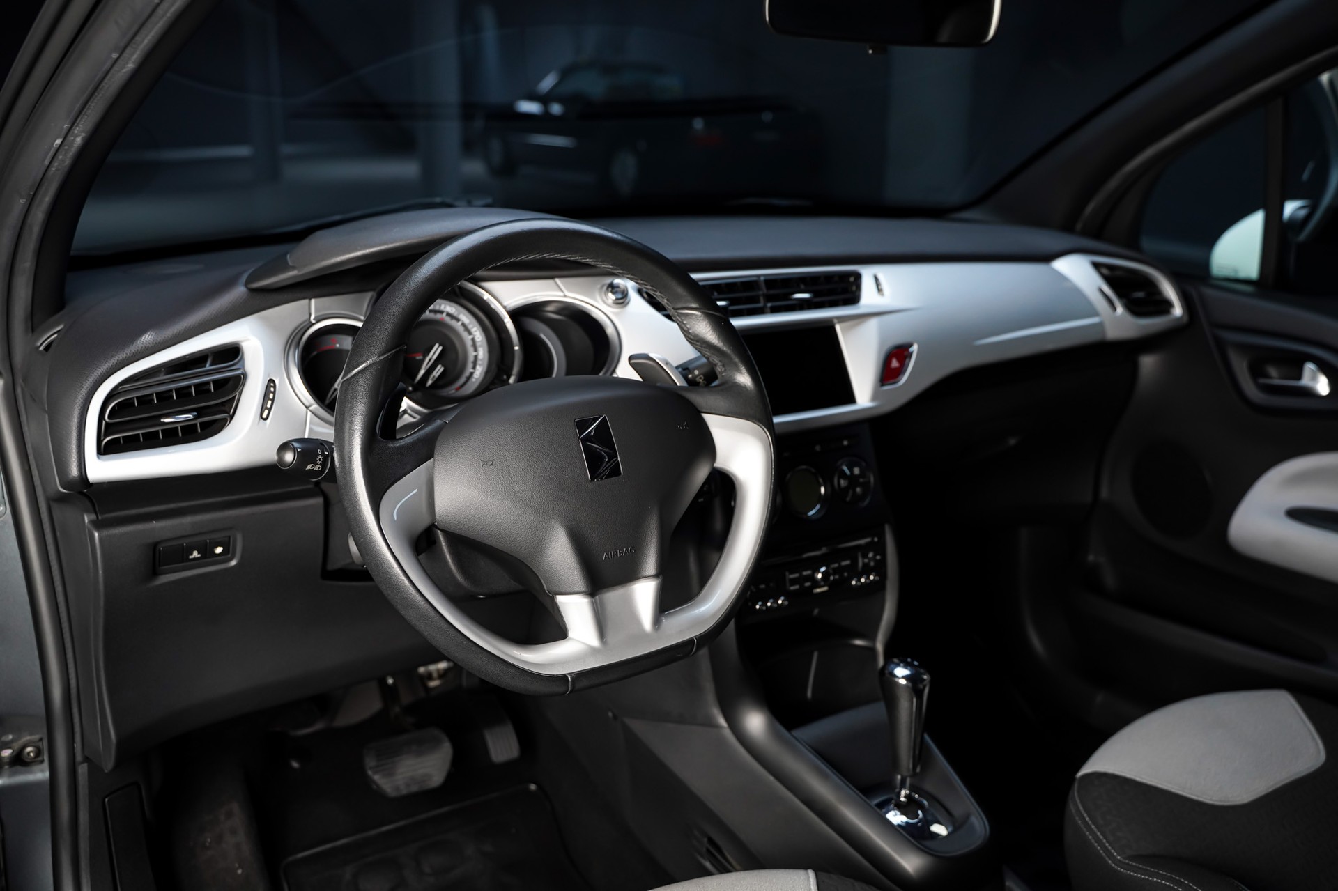 DS AUTOMOBILES DS3 1.4 HDi Chic EGS5-image-9