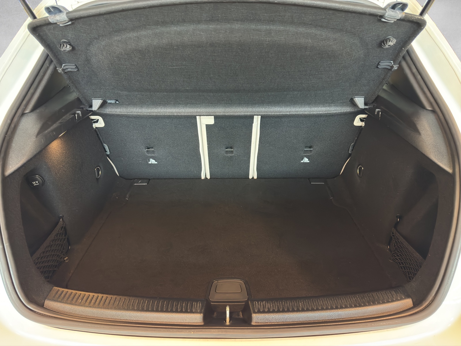 MERCEDES-BENZ A 250 Progressive 7G-DCT-image-13