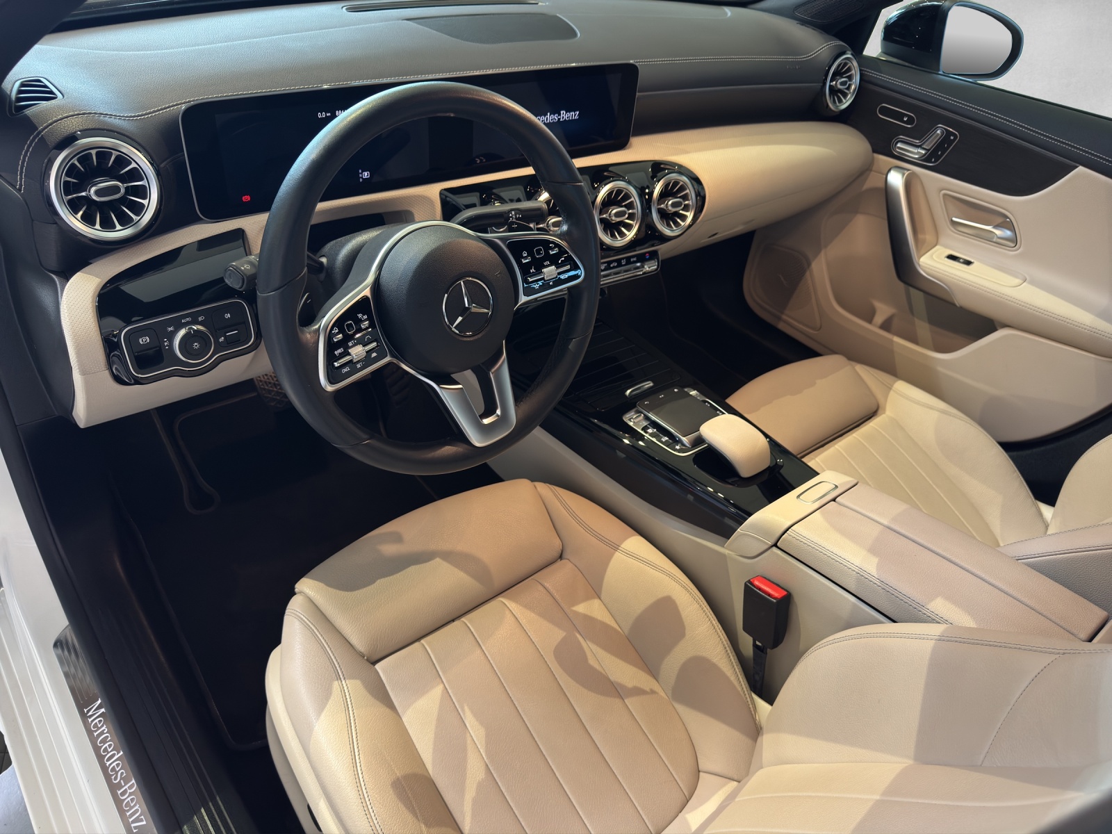 MERCEDES-BENZ A 250 Progressive 7G-DCT-image-6