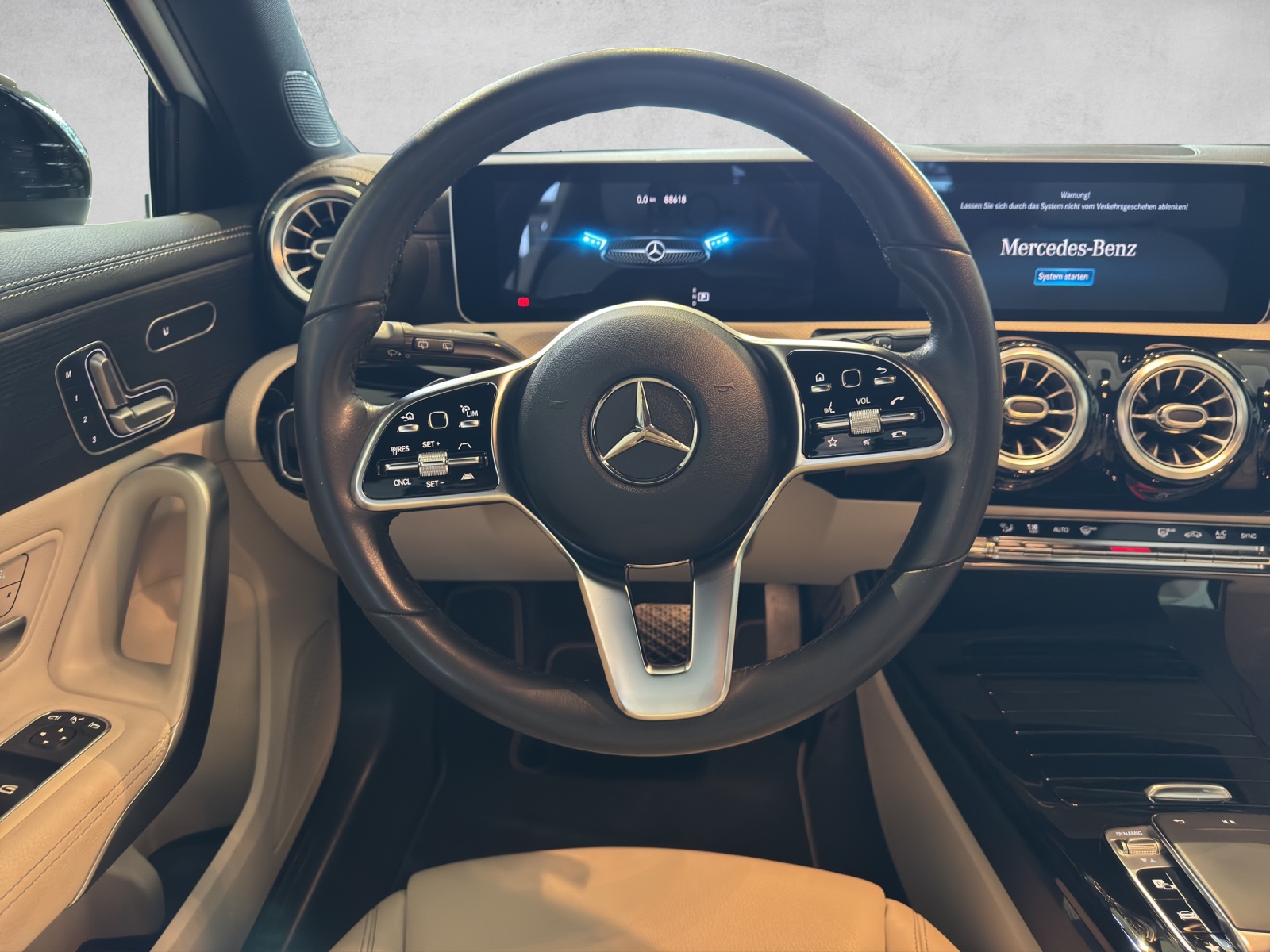 MERCEDES-BENZ A 250 Progressive 7G-DCT-image-12
