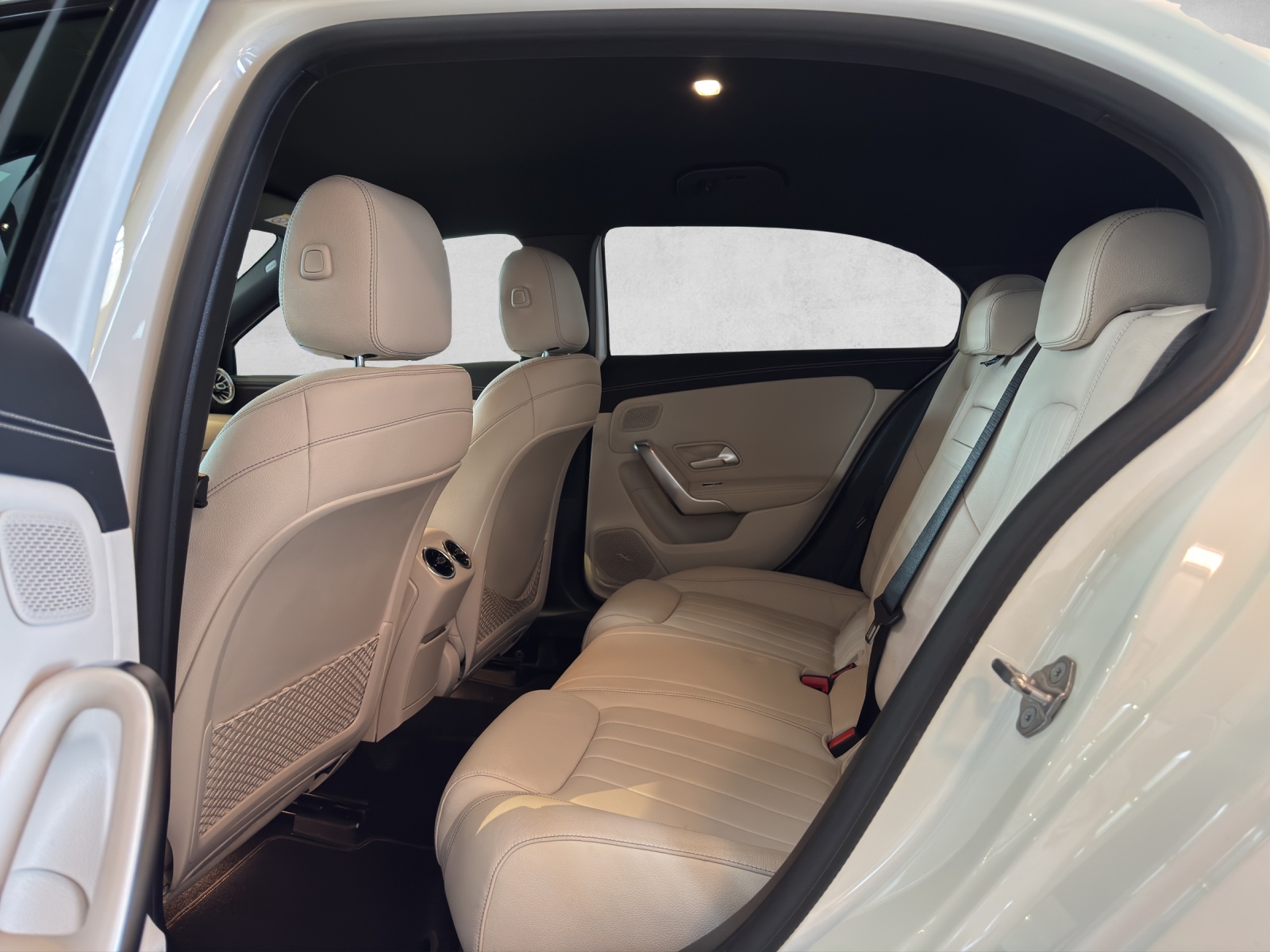 MERCEDES-BENZ A 250 Progressive 7G-DCT-image-10