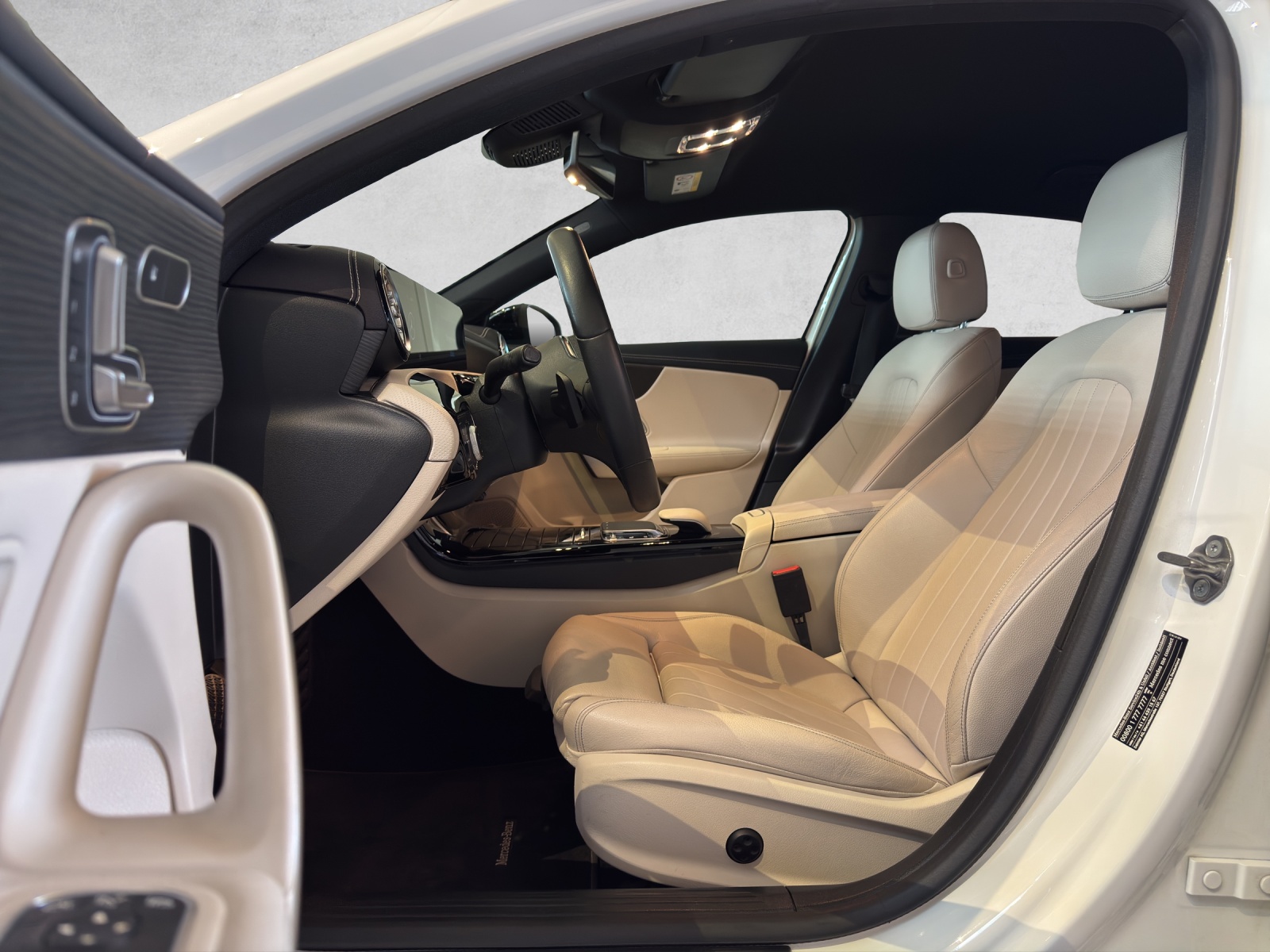 MERCEDES-BENZ A 250 Progressive 7G-DCT-image-7