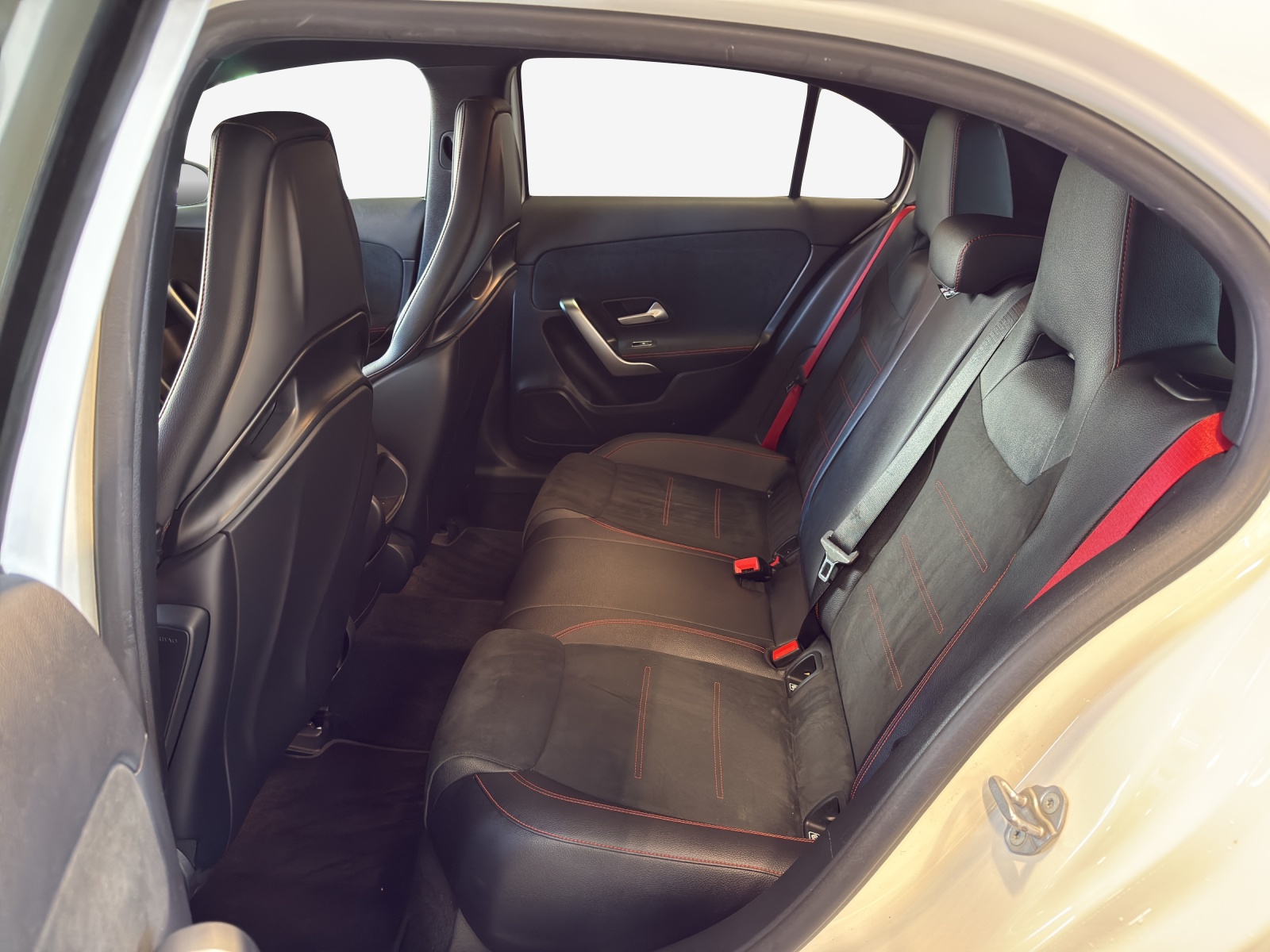 MERCEDES-BENZ A 45 AMG 4Matic+ Speedshift-image-11