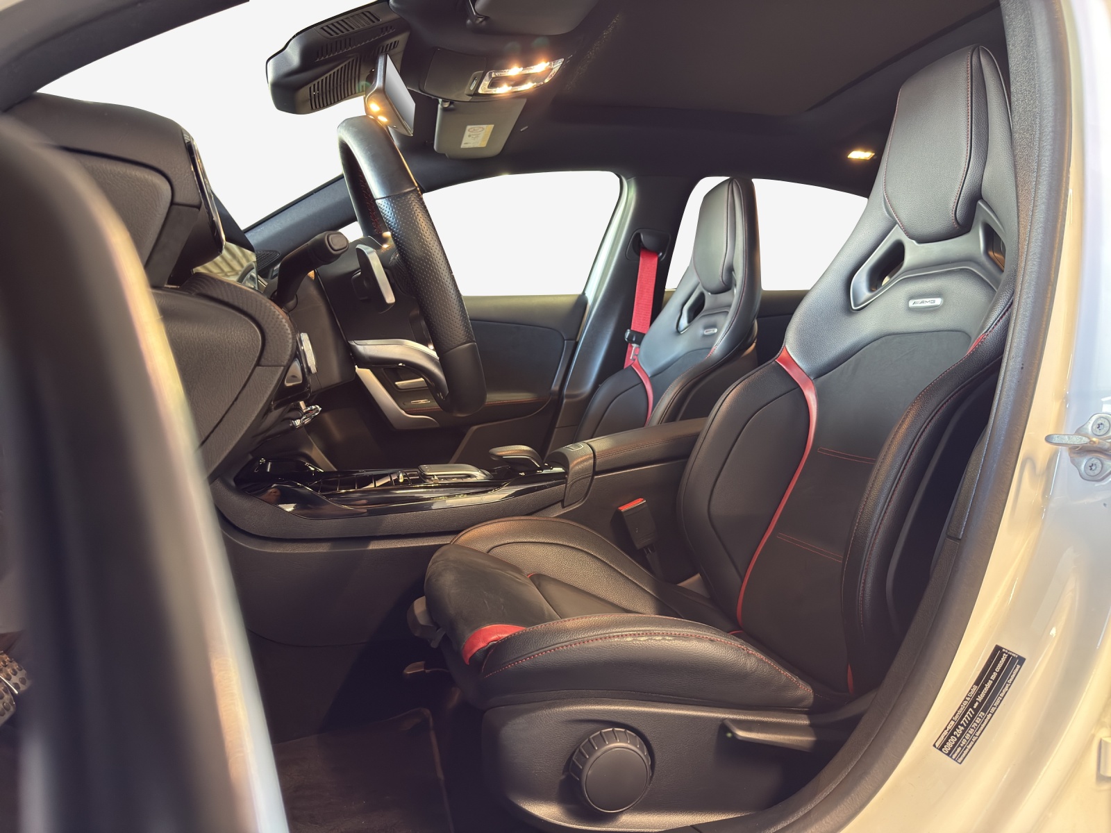MERCEDES-BENZ A 45 AMG 4Matic+ Speedshift-image-14