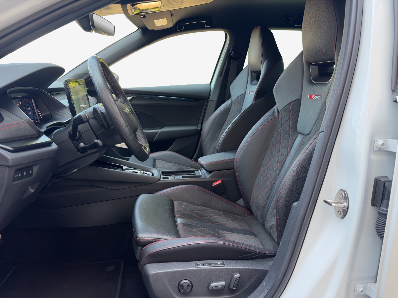 SKODA Octavia Combi 2.0 TSI DSG RS-image-7