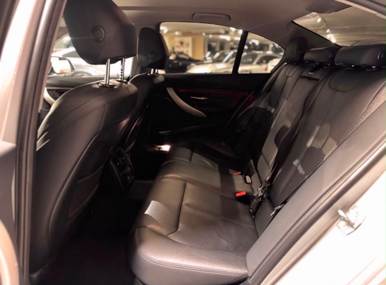 BMW 340i xDrive-image-4