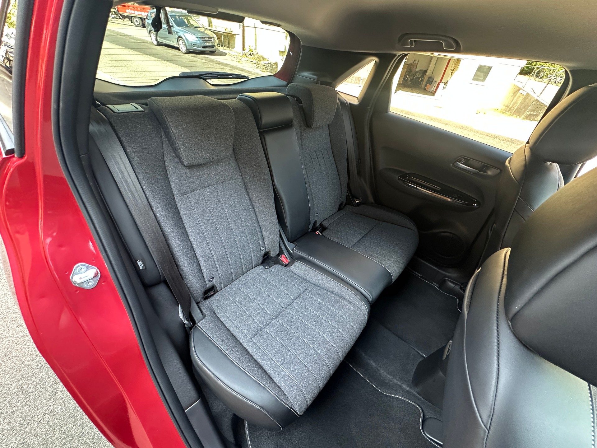 HONDA Jazz 1.5i-MMD Executive E-CVT-image-12