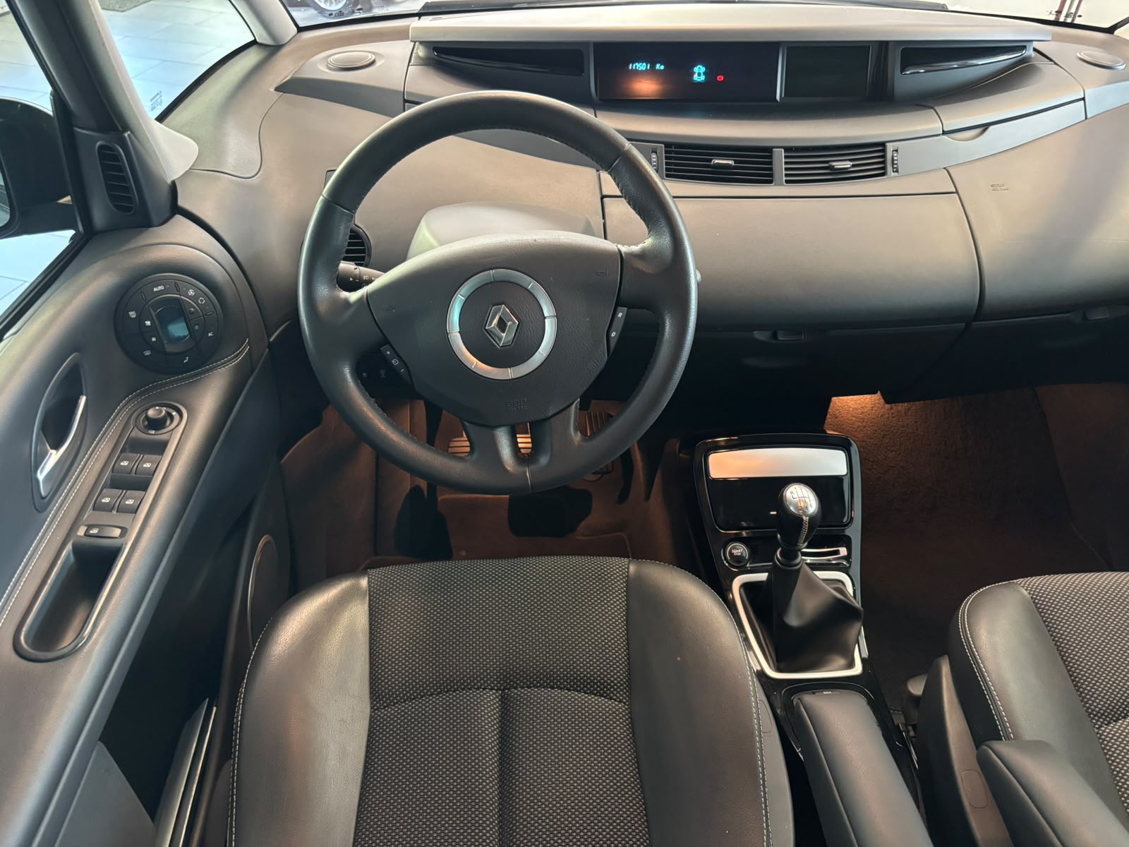 RENAULT Grand Espace 2.0 Turbo Dynamique-image-8