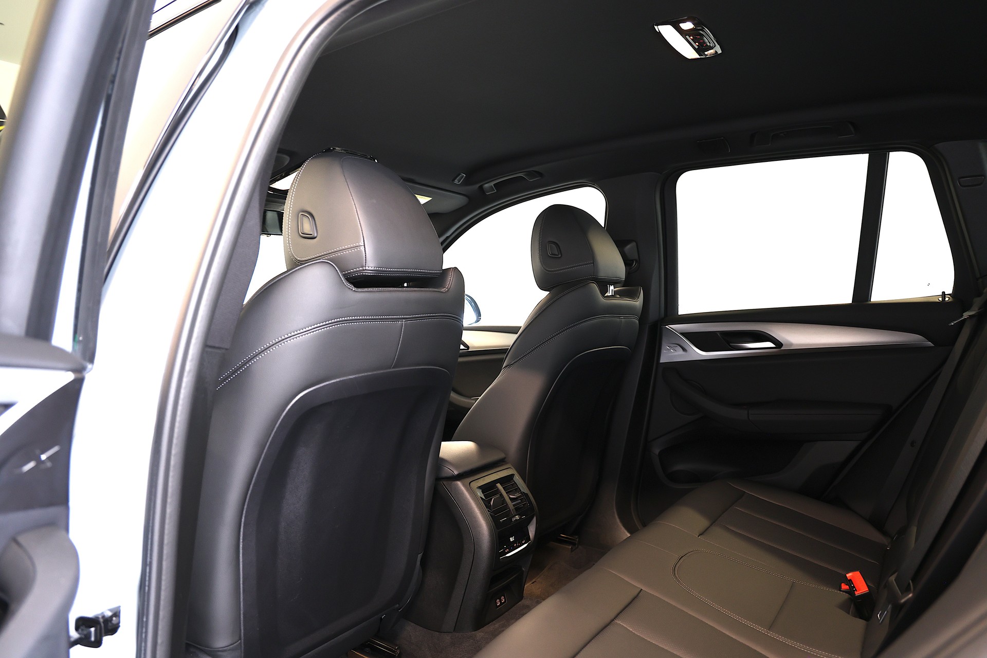 BMW X3 20d M-Sport xDrive SAG-image-16