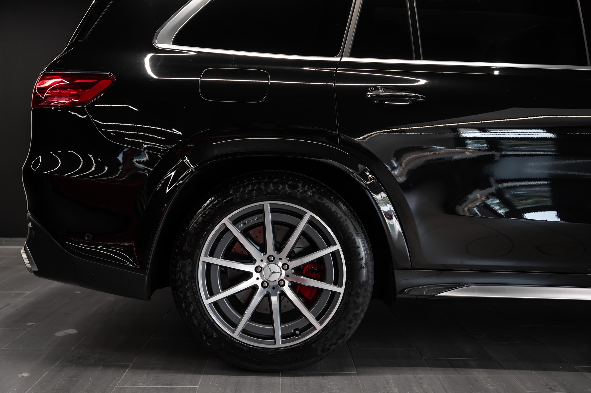 MERCEDES-BENZ GLS 63 AMG 4Matic + 9G-Tronic / Gratis Service-image-4