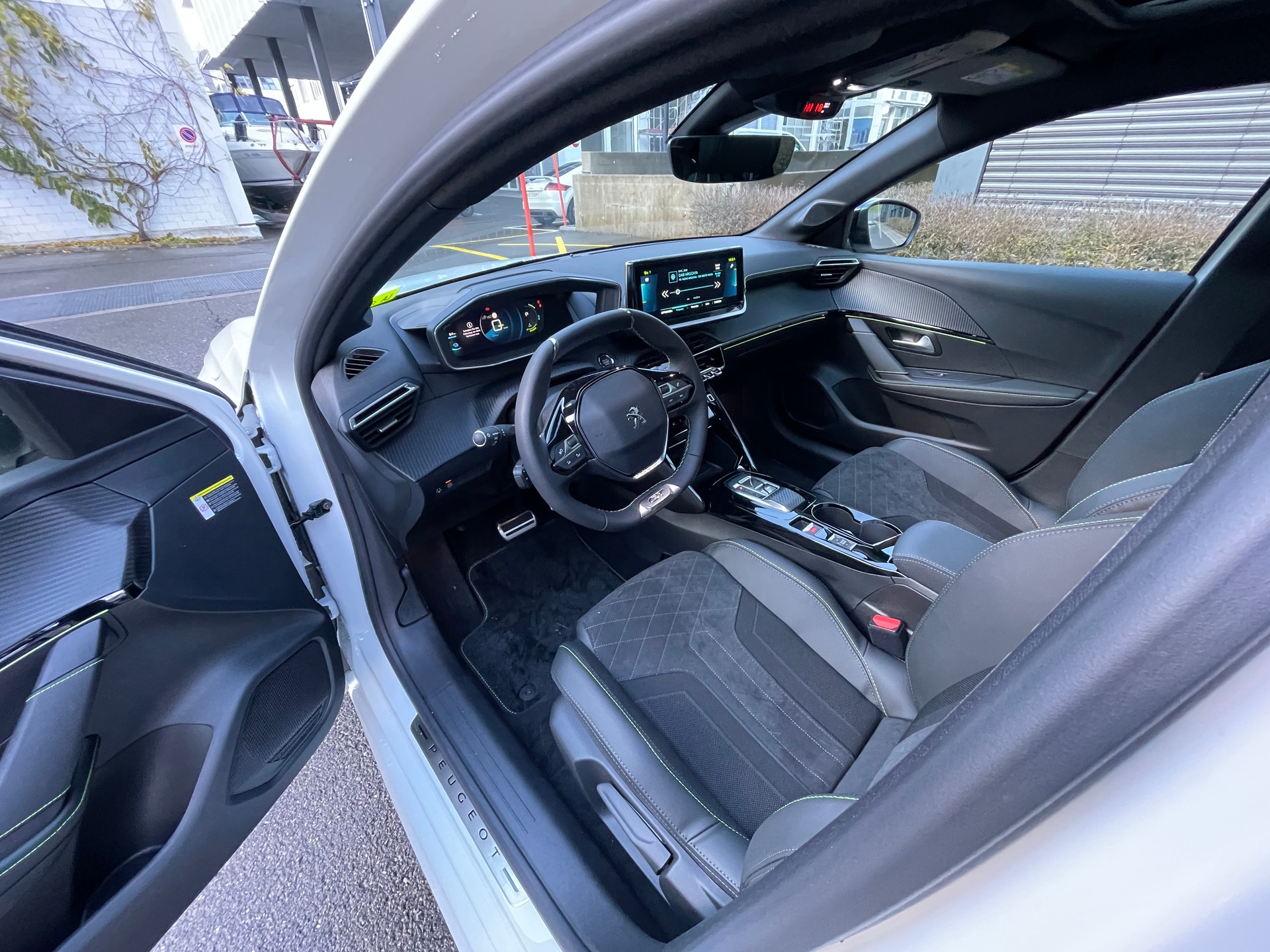 PEUGEOT 208 Elektrik GT Pack 3 Phasen Vollausstattung-image-11