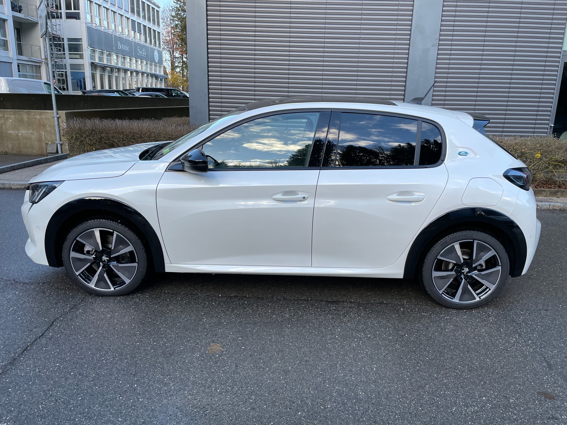 PEUGEOT 208 Elektrik GT Pack 3 Phasen Vollausstattung-image-1