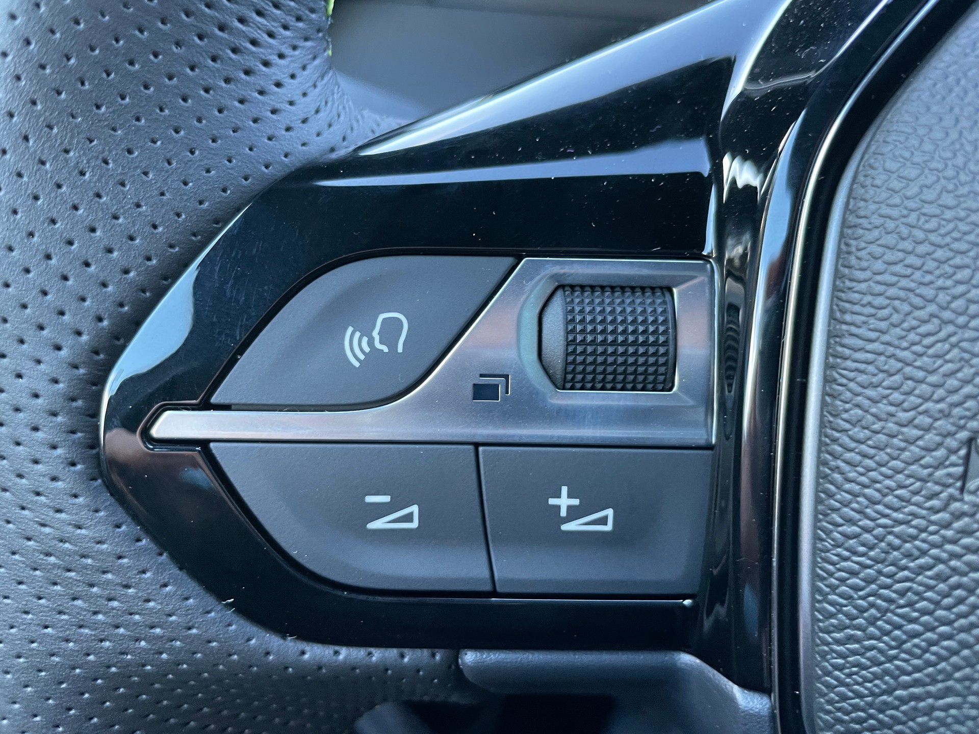 PEUGEOT 208 Elektrik GT Pack 3 Phasen Vollausstattung-image-23