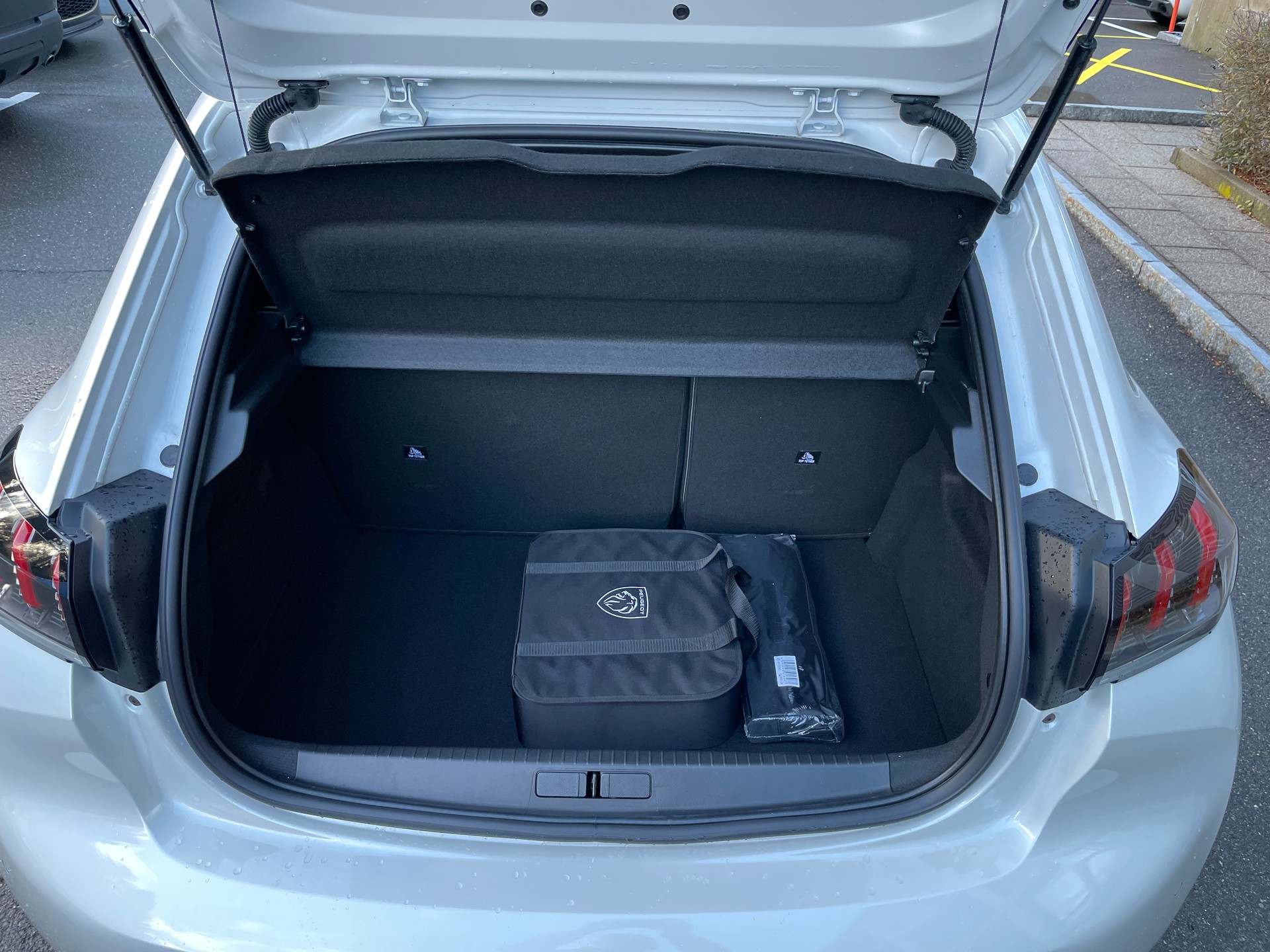 PEUGEOT 208 Elektrik GT Pack 3 Phasen Vollausstattung-image-7