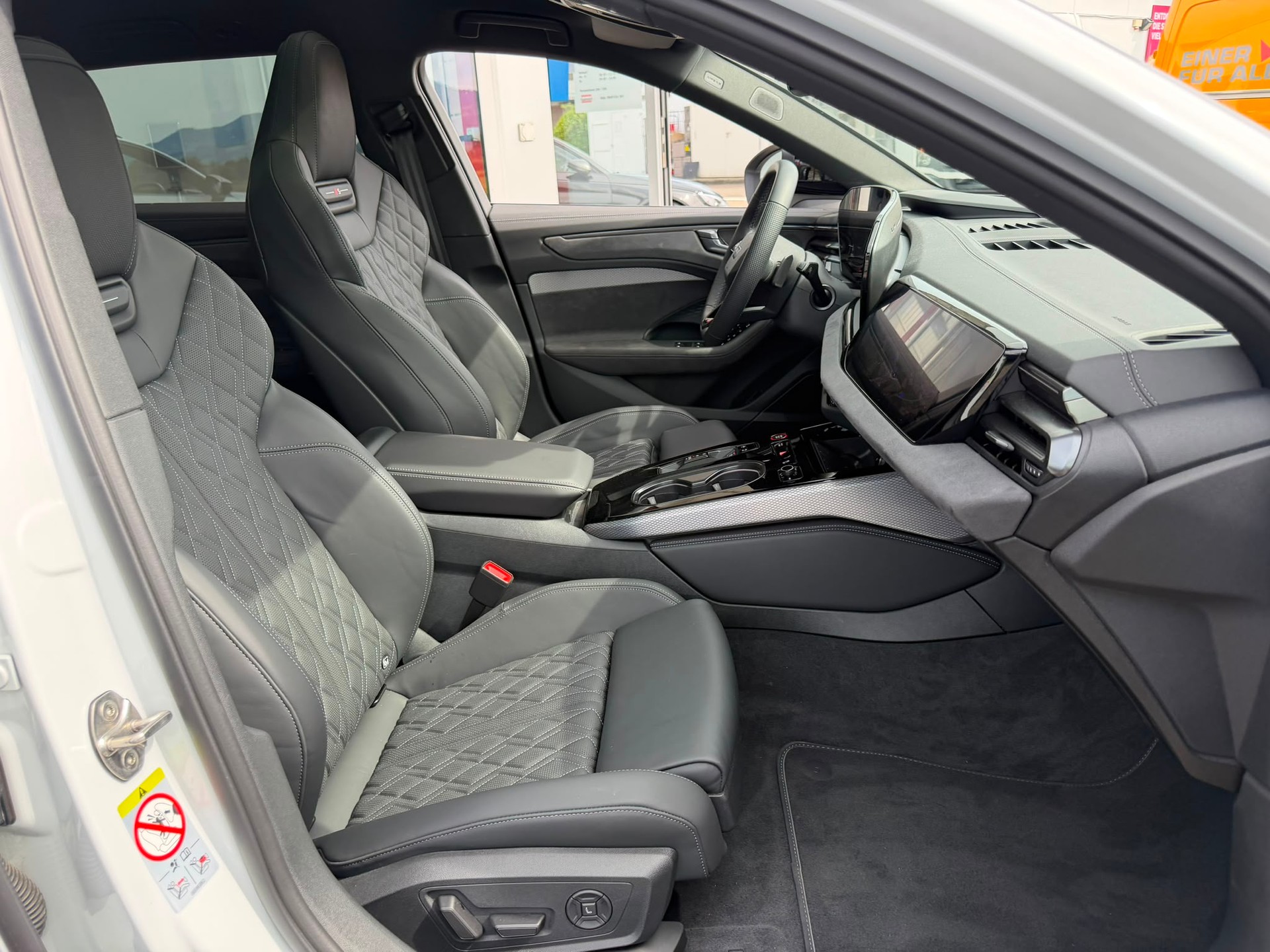 AUDI A6 Avant TFSI quattro 270 kW S tronic-image-11