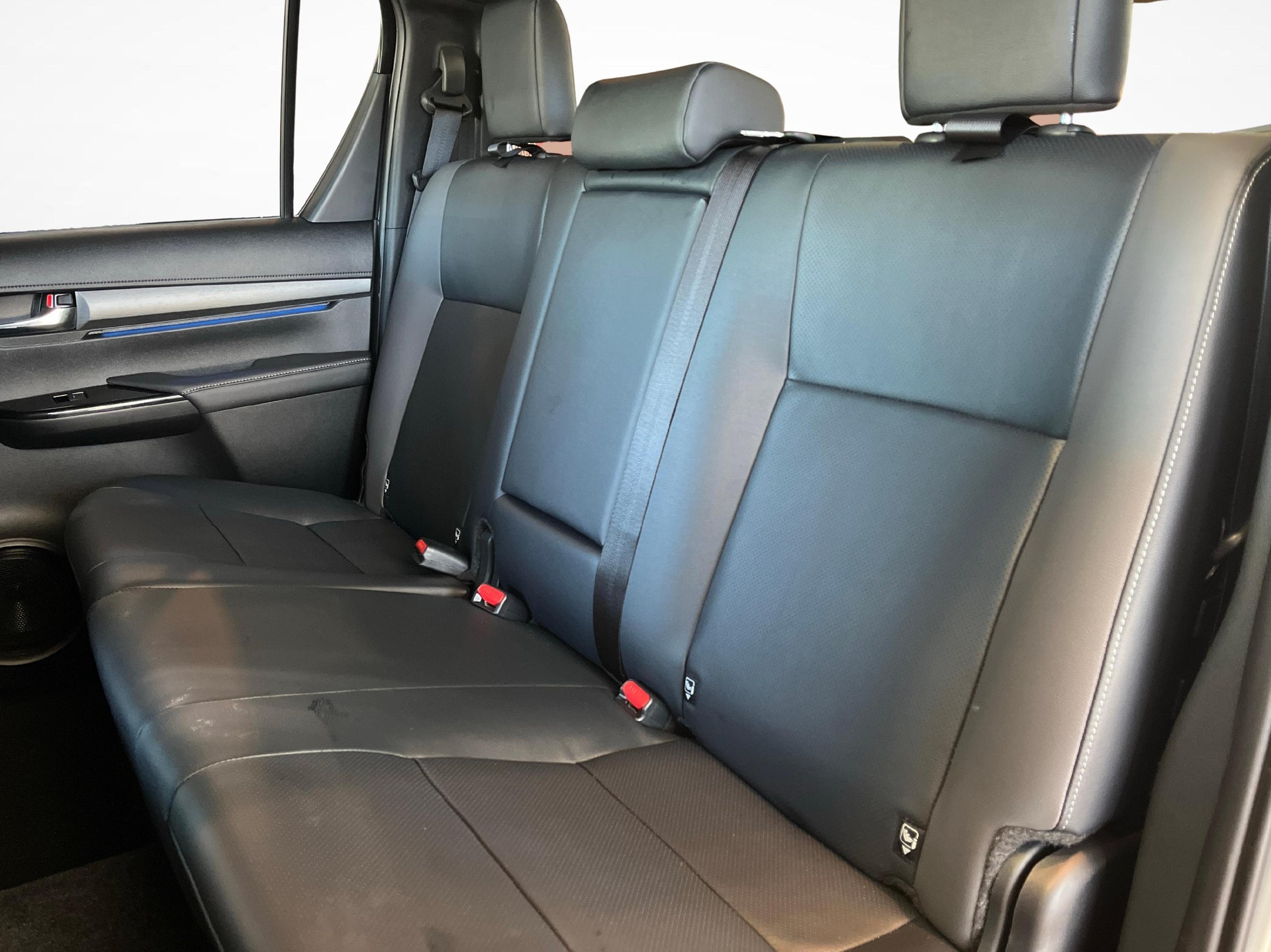 TOYOTA Hilux Double Cab.-Pick-up 2.8 D-4D 204 Invincible MHEV-image-10