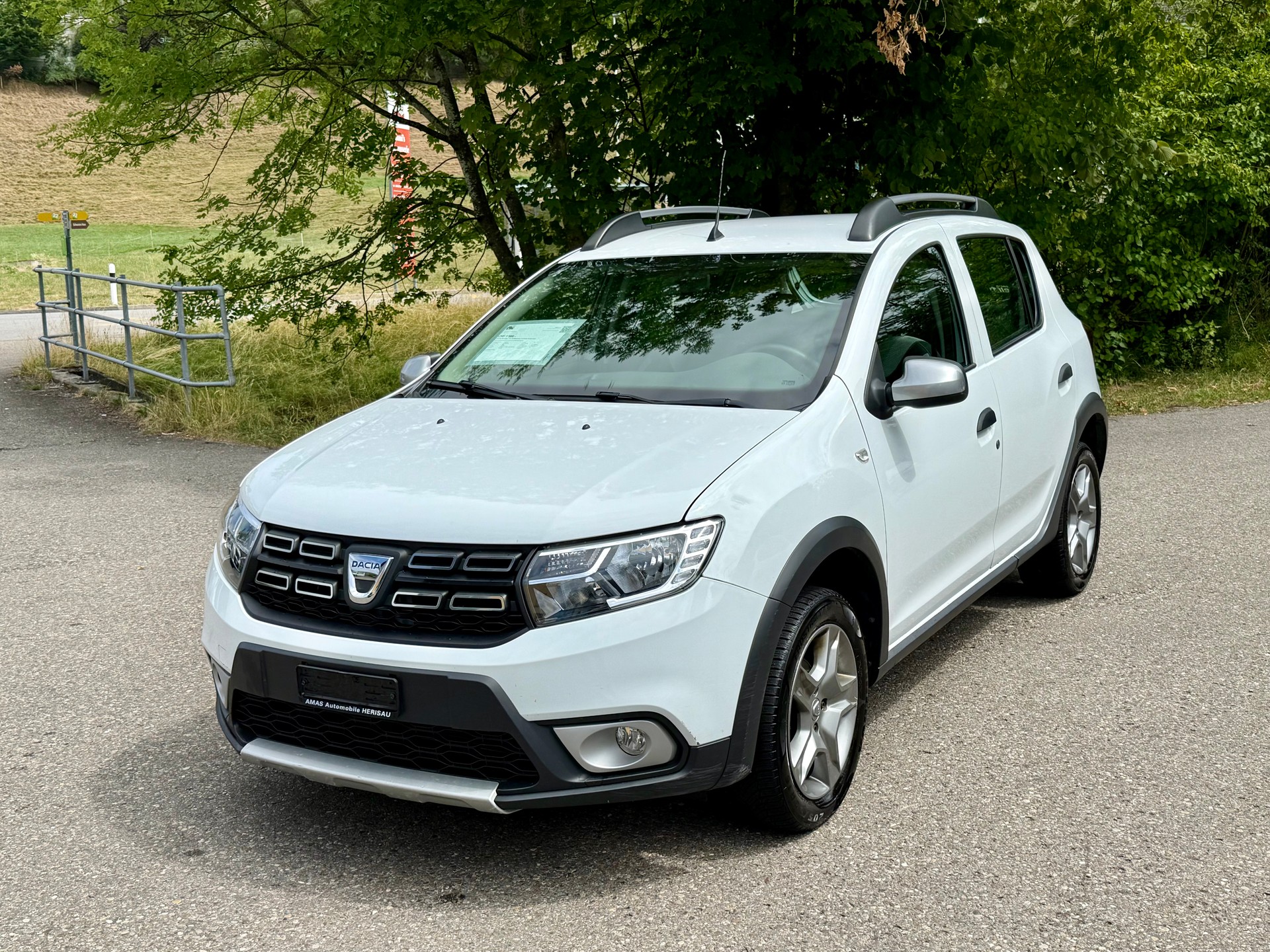 DACIA Sandero Tce 90 Stepway Lauréate Automatic-image-0