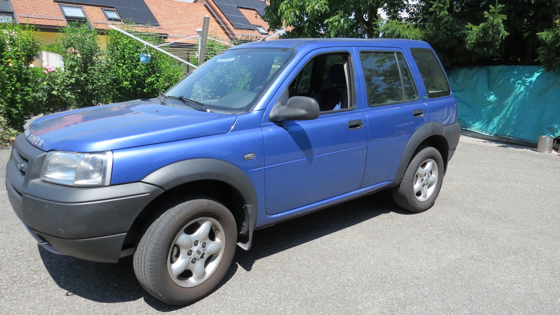LAND ROVER 2.0 Td4 S Wagon-image-2