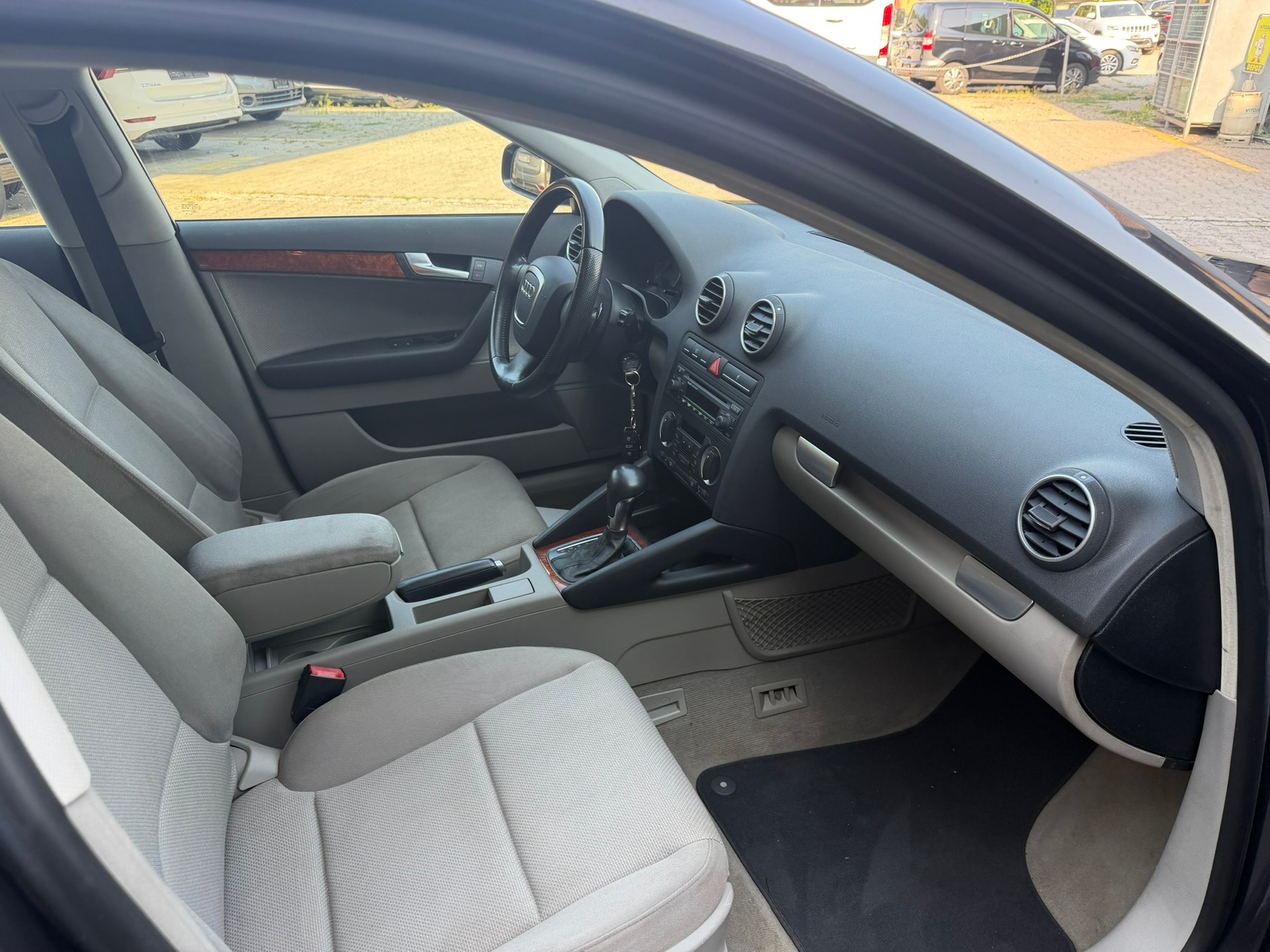 AUDI A3 Sportback 2.0 Turbo FSI Ambition S-tronic-image-8