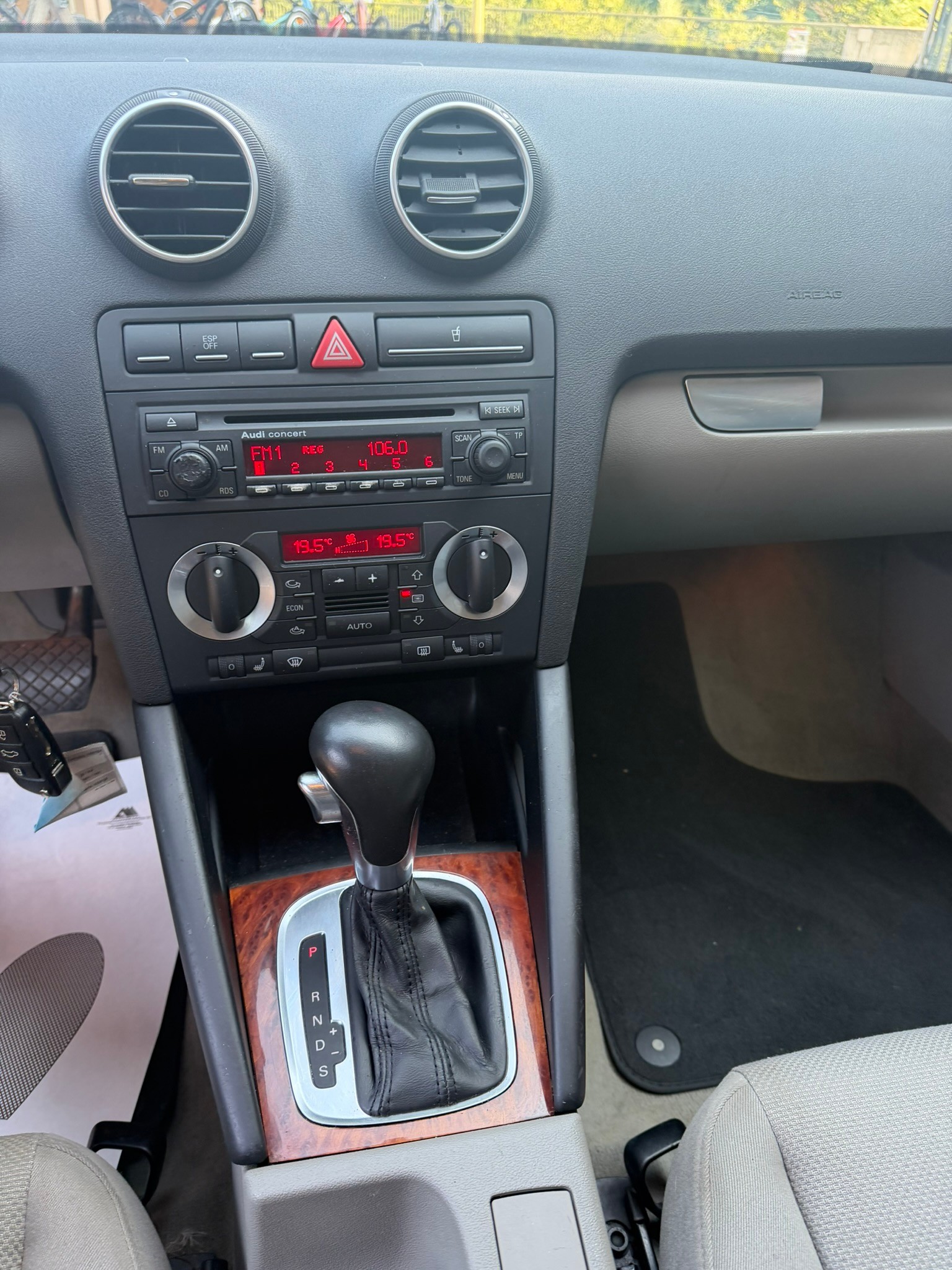AUDI A3 Sportback 2.0 Turbo FSI Ambition S-tronic-image-10