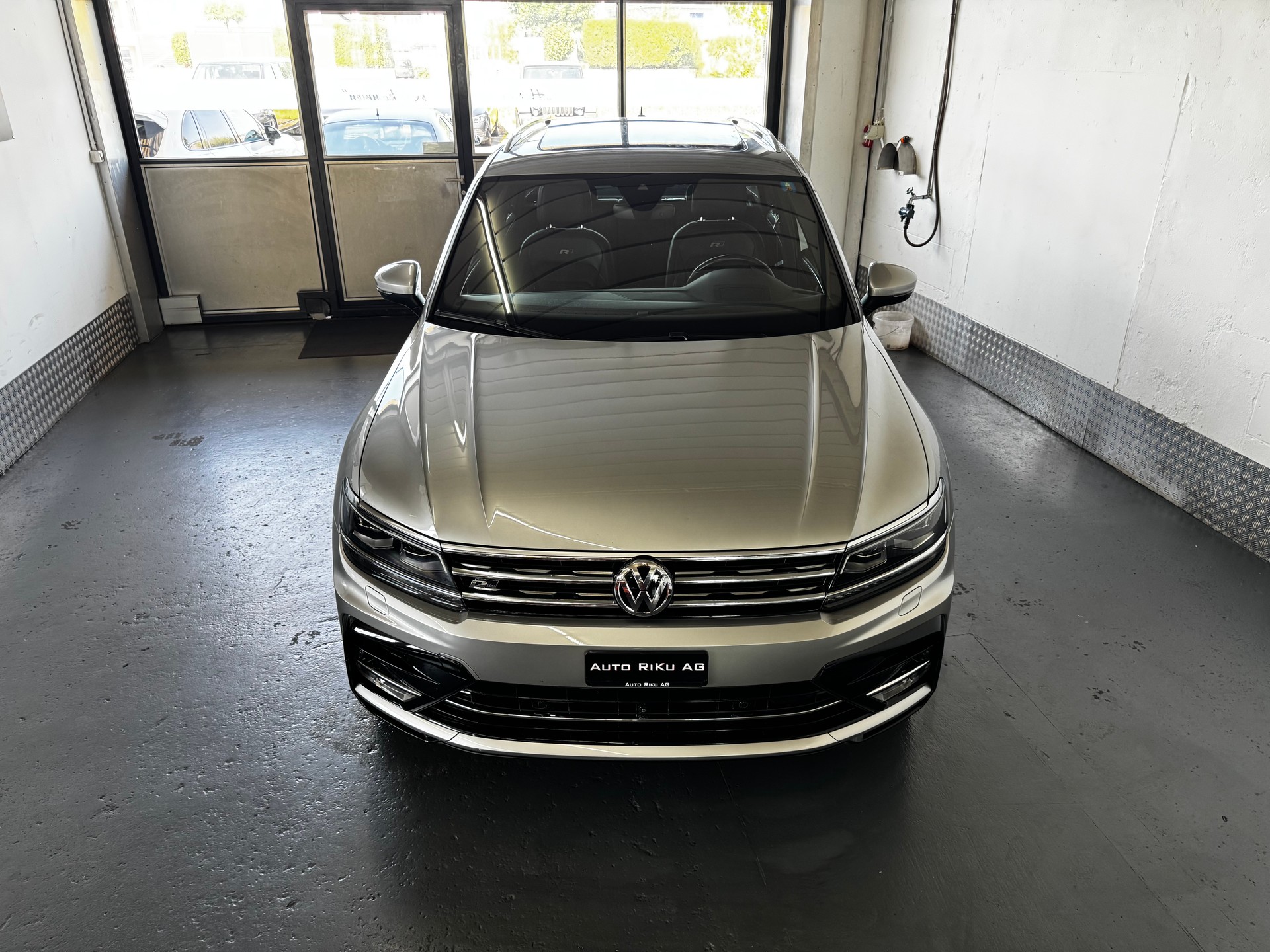 VW Tiguan 2.0TSI R-Line 4Motion DSG-image-2