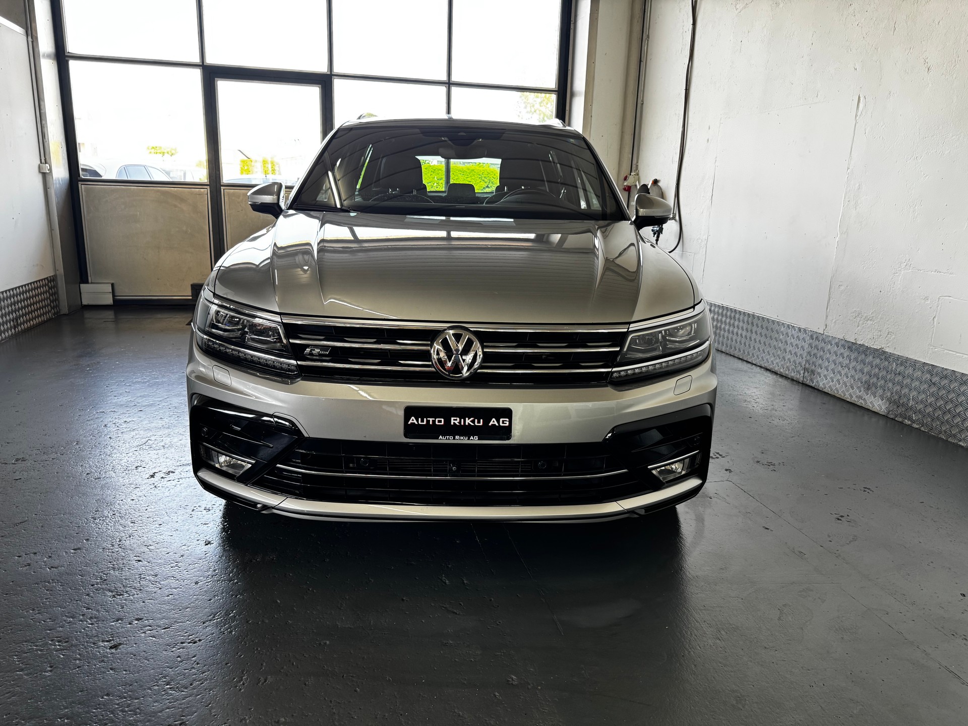 VW Tiguan 2.0TSI R-Line 4Motion DSG-image-3