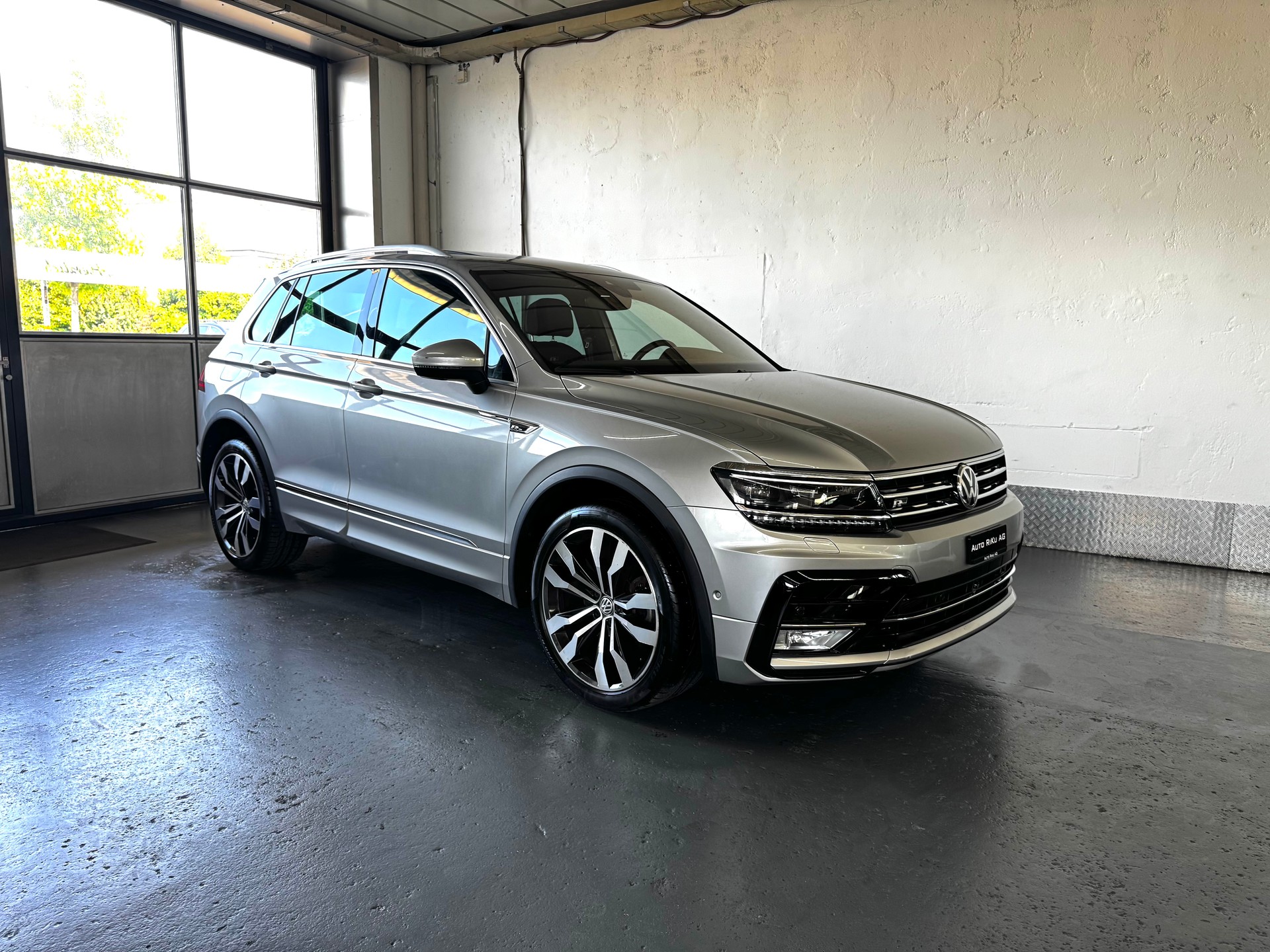 VW Tiguan 2.0TSI R-Line 4Motion DSG-image-1