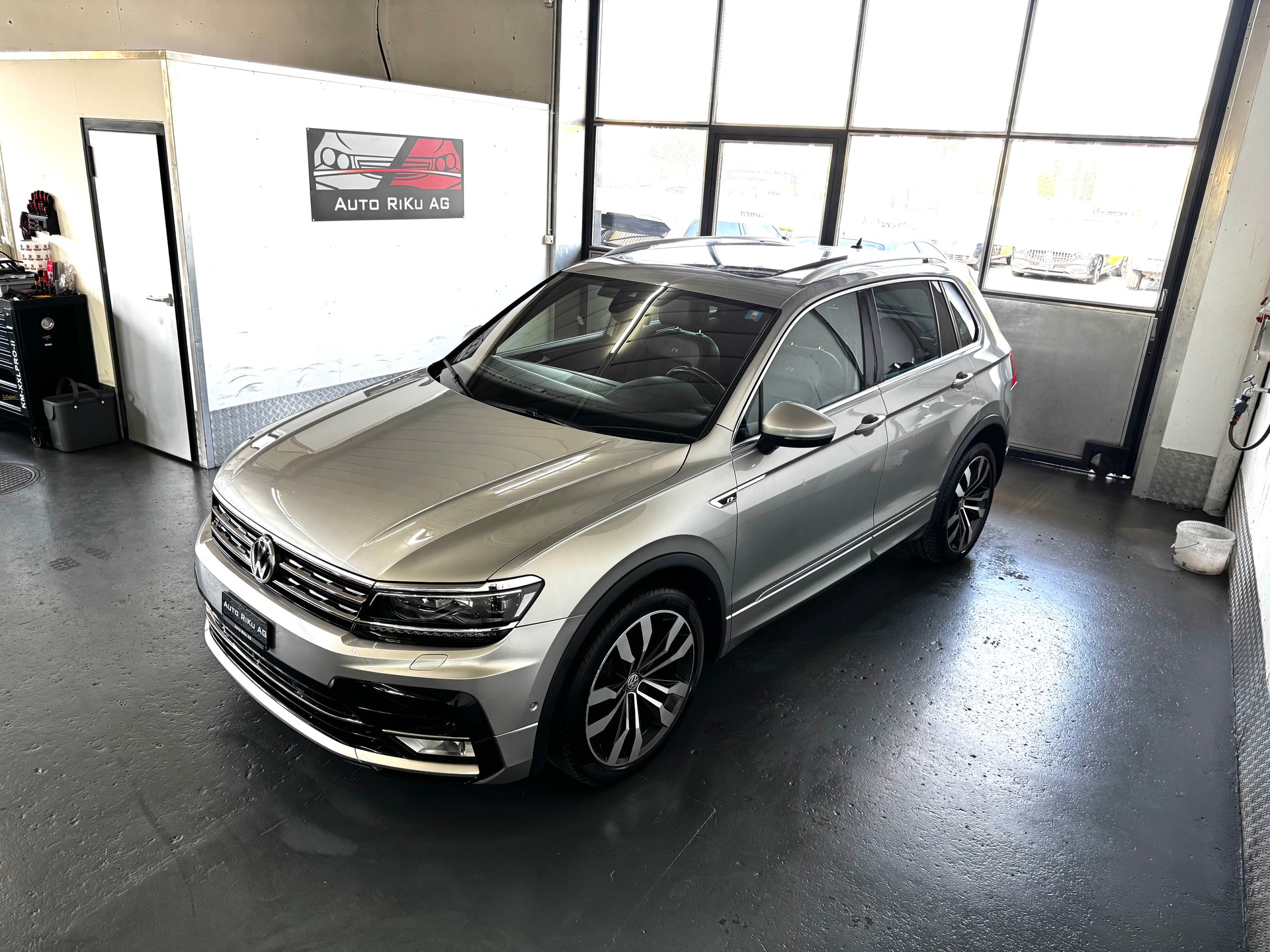 VW Tiguan 2.0TSI R-Line 4Motion DSG-image-4