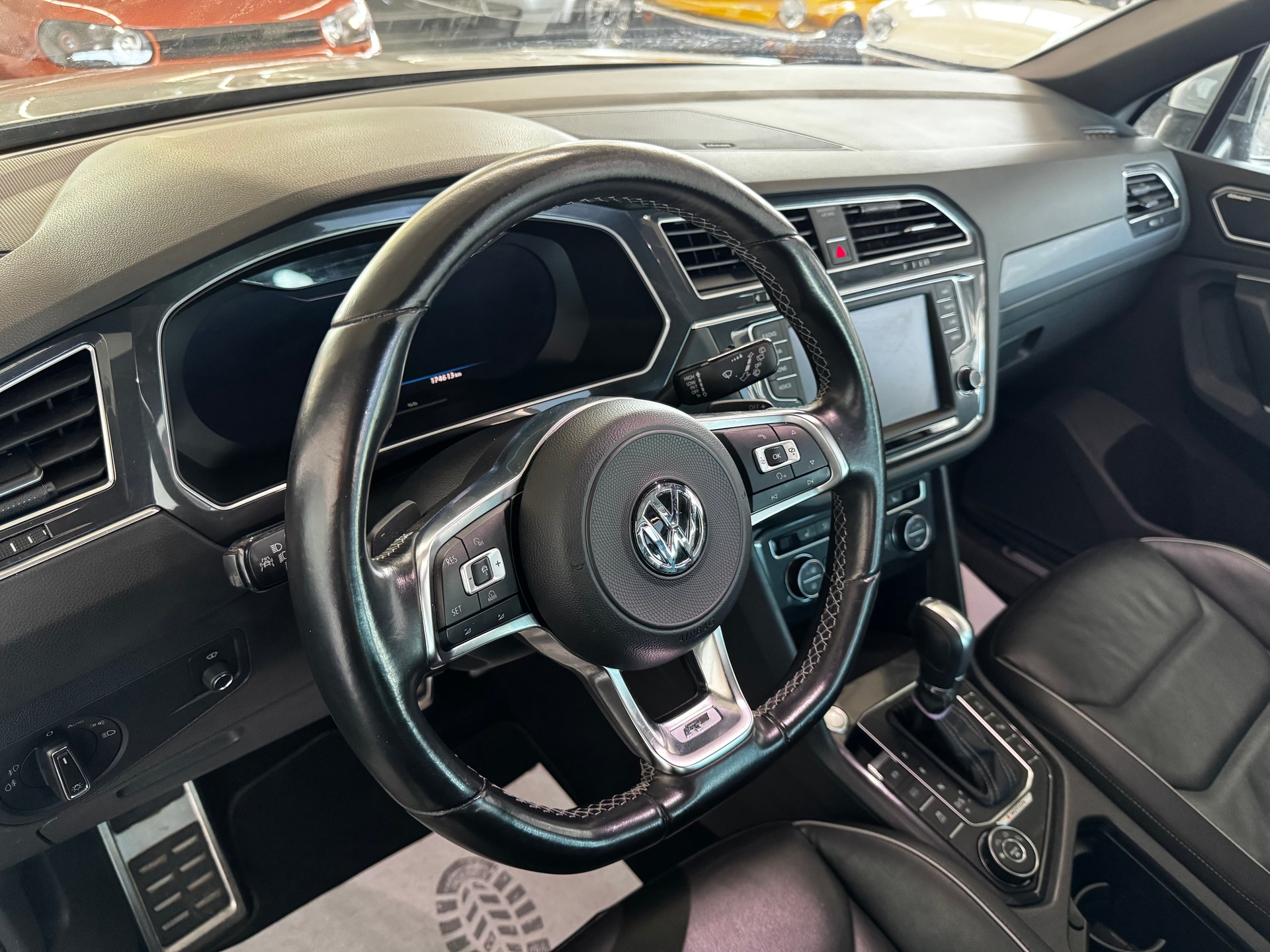 VW Tiguan 2.0TSI R-Line 4Motion DSG-image-12