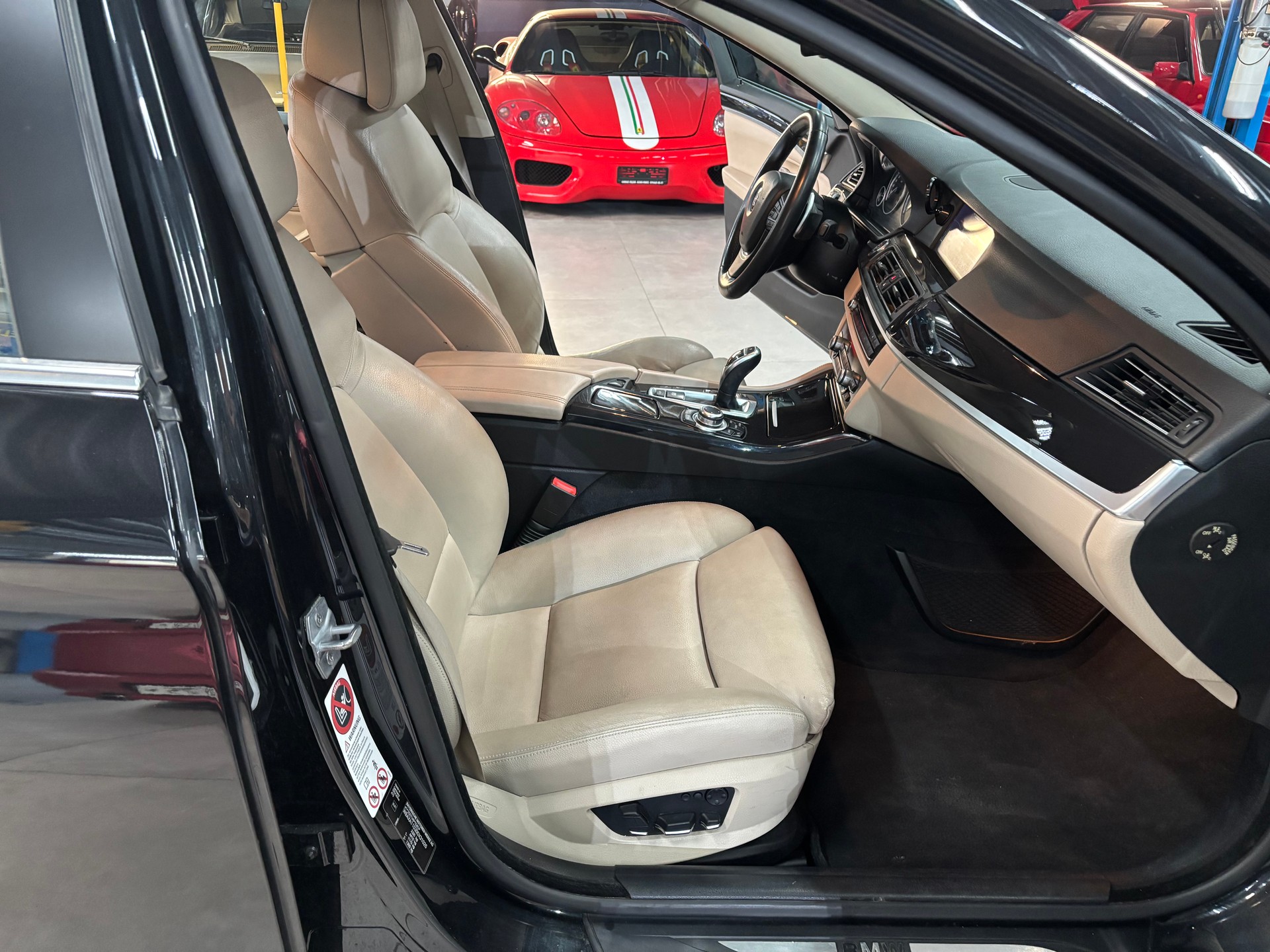 BMW 525d xDrive Steptronic-image-12