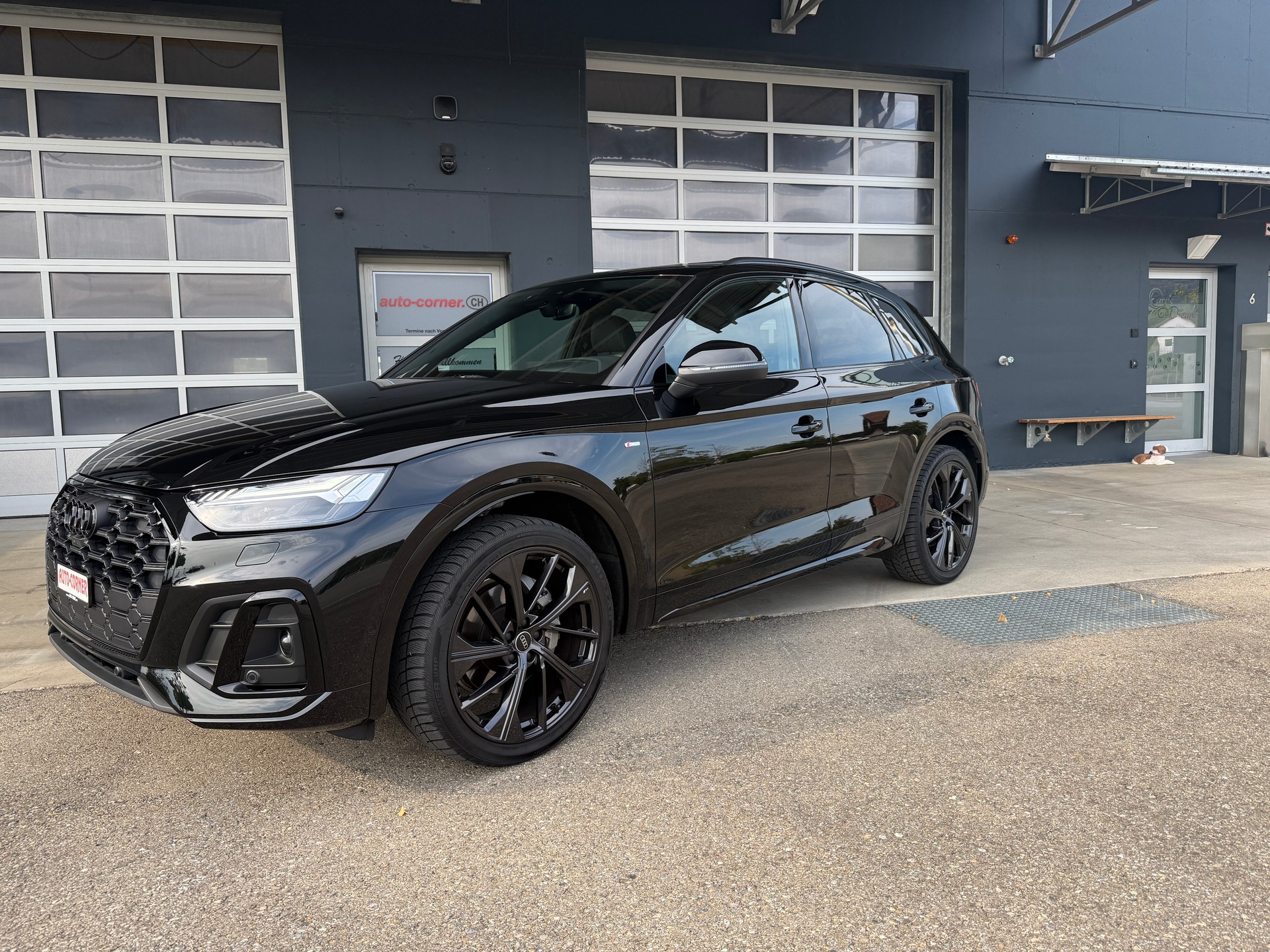 AUDI Q5 40 TDI S-line 4x4 CH mit mega Ausstattung quattro Automat S-tronic-image-3