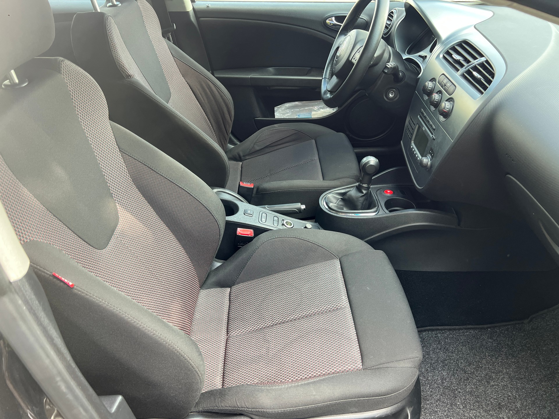 SEAT Leon 1.6 Reference-image-9