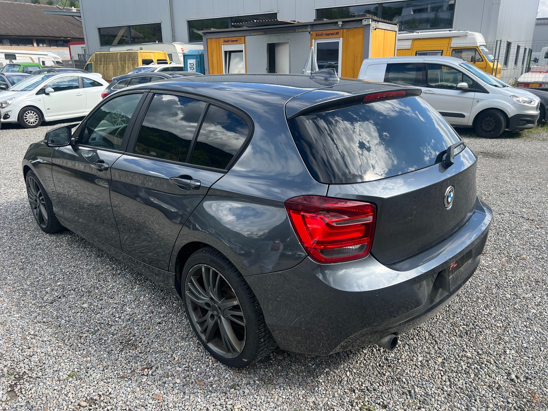 BMW 118i Urban Line Steptronic-image-5